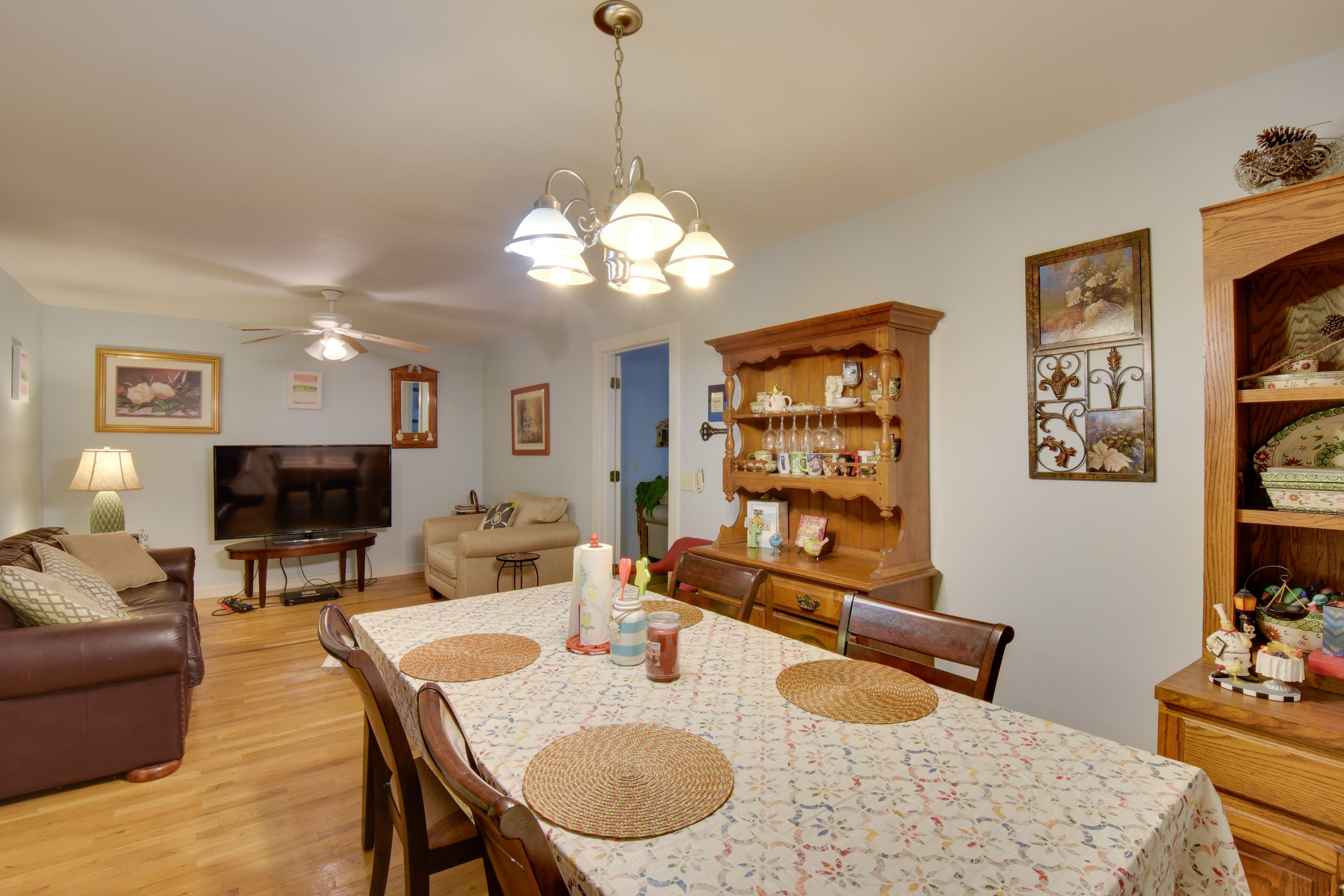 Dining Area | Dishes & Flatware Provided