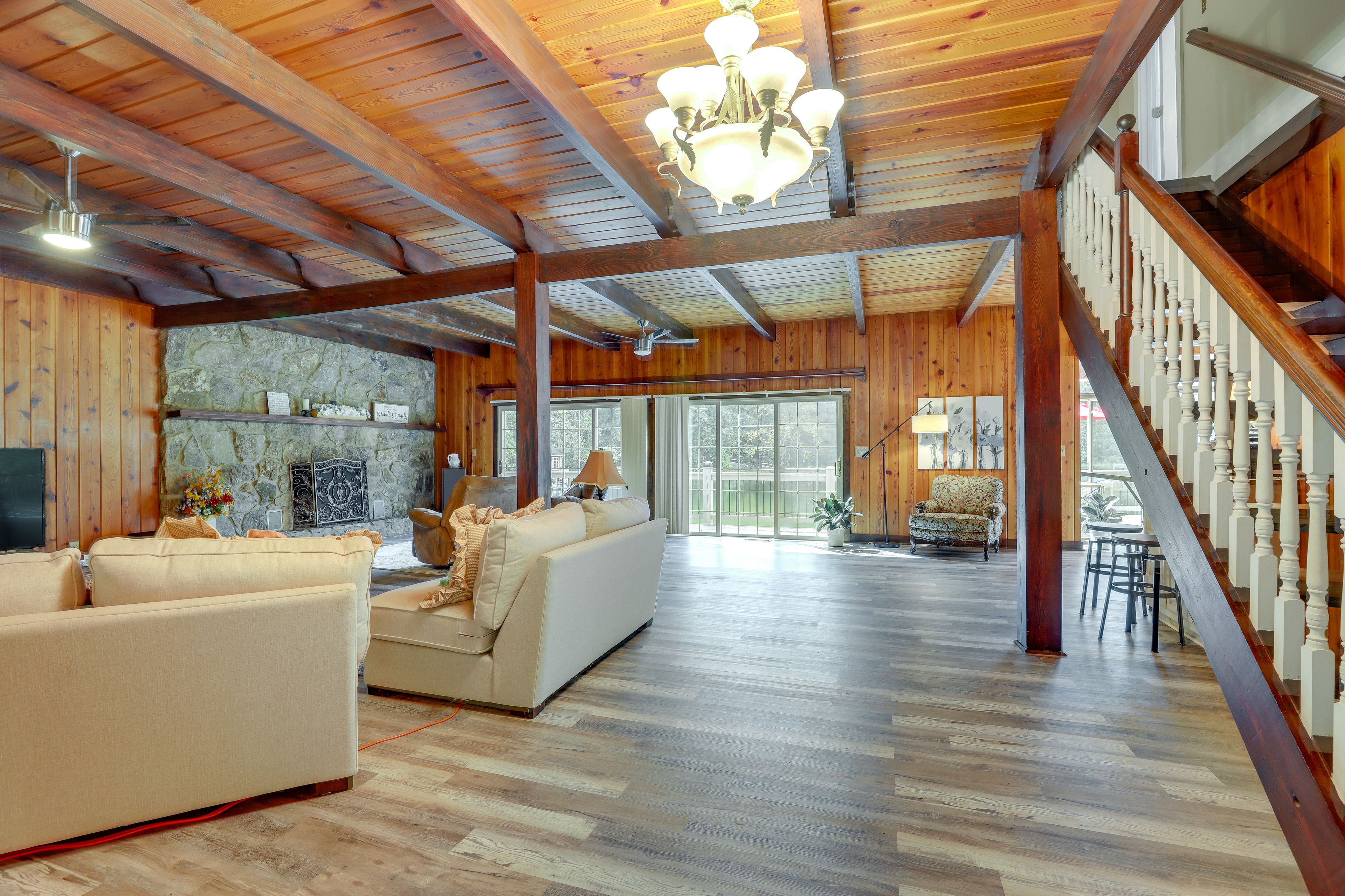 Living Room | Free WiFi | Smart TV | Fireplace | Central Heating & A/C