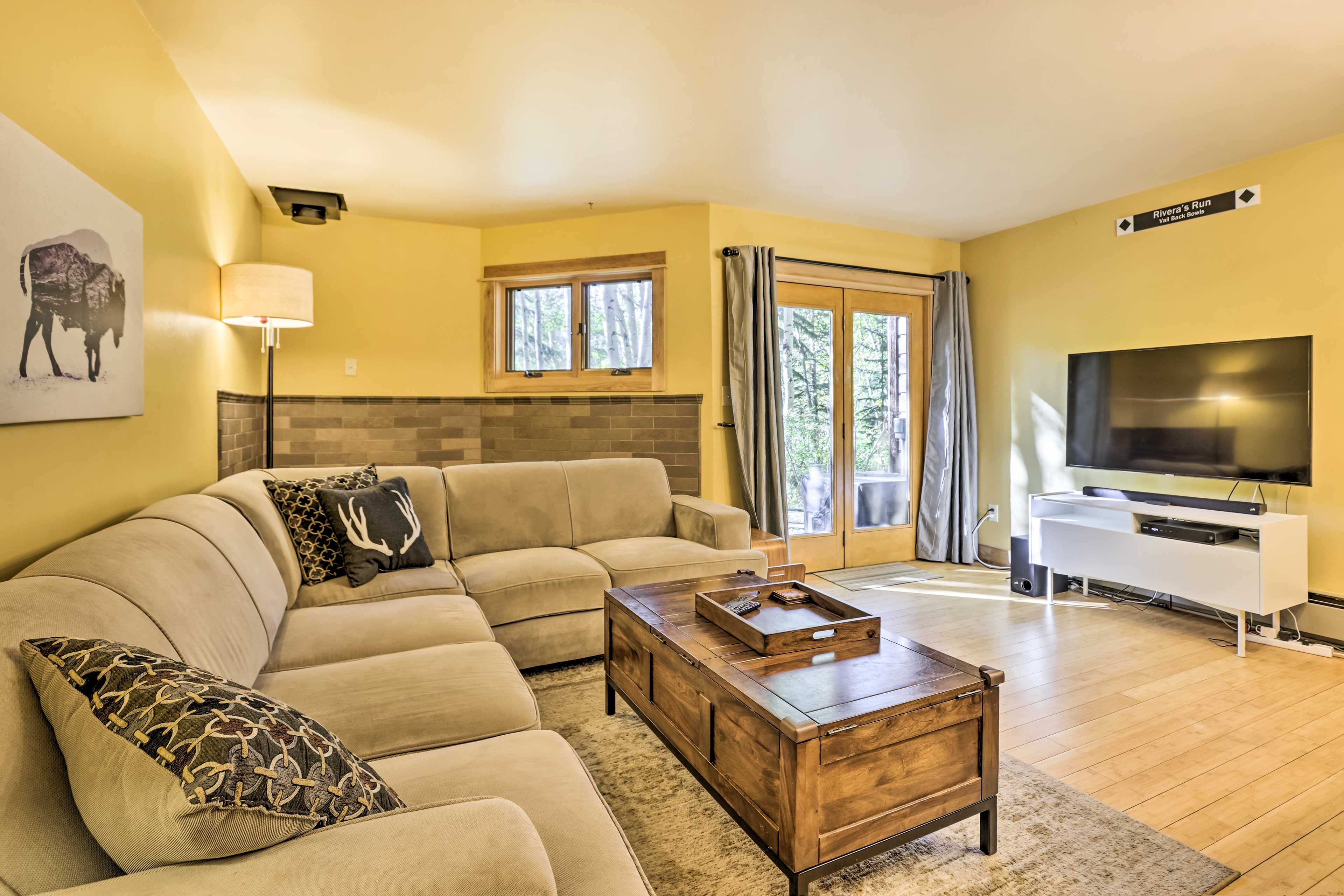 Living Room | Smart TV | Free WiFi