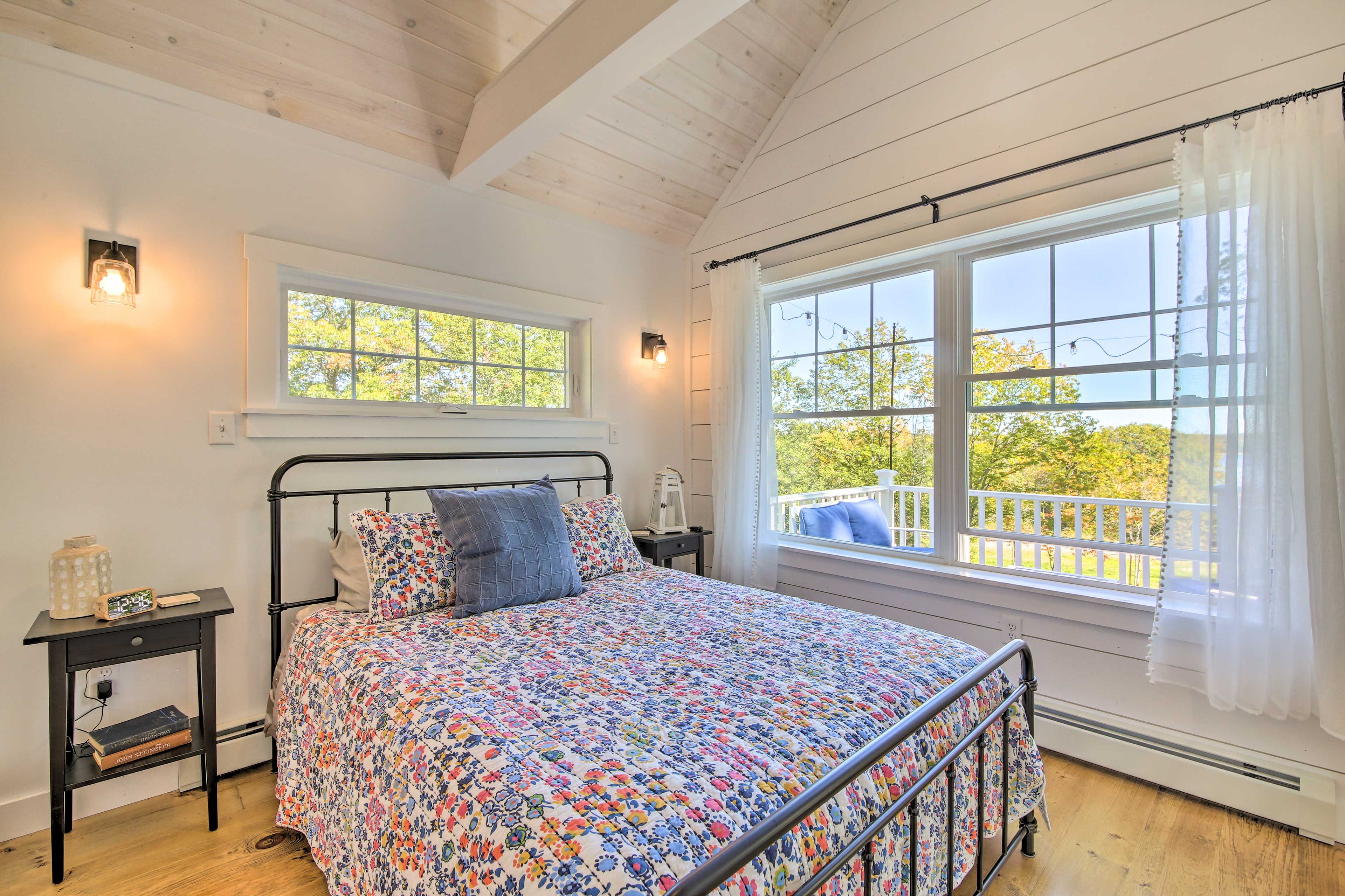 Bedroom 1 | Queen Bed | Linens Provided