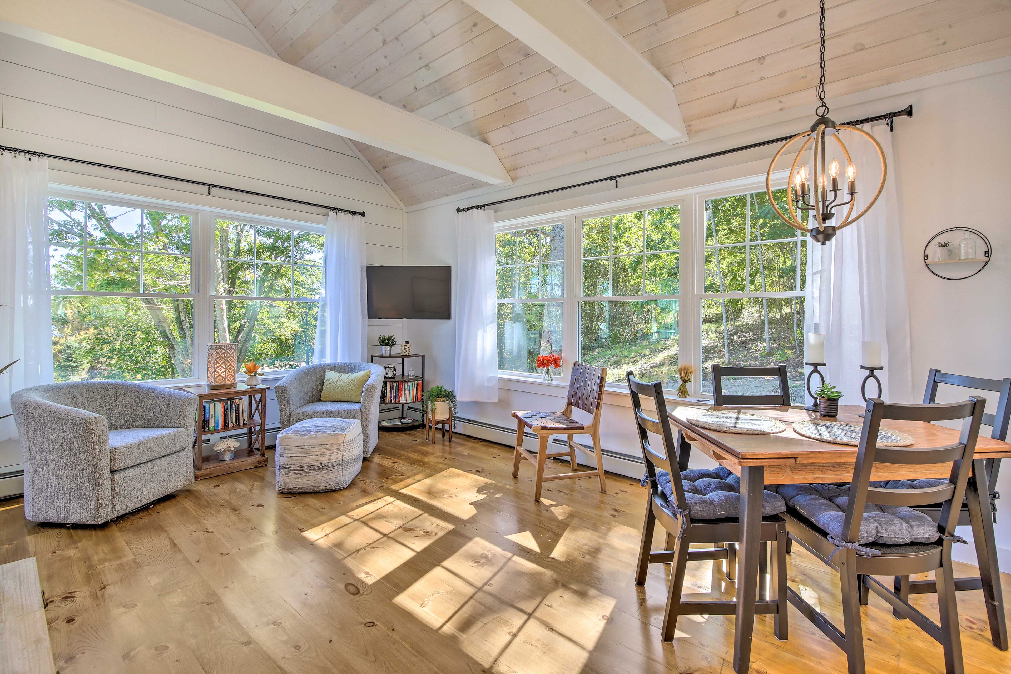 Dining Area | Dishware & Flatware