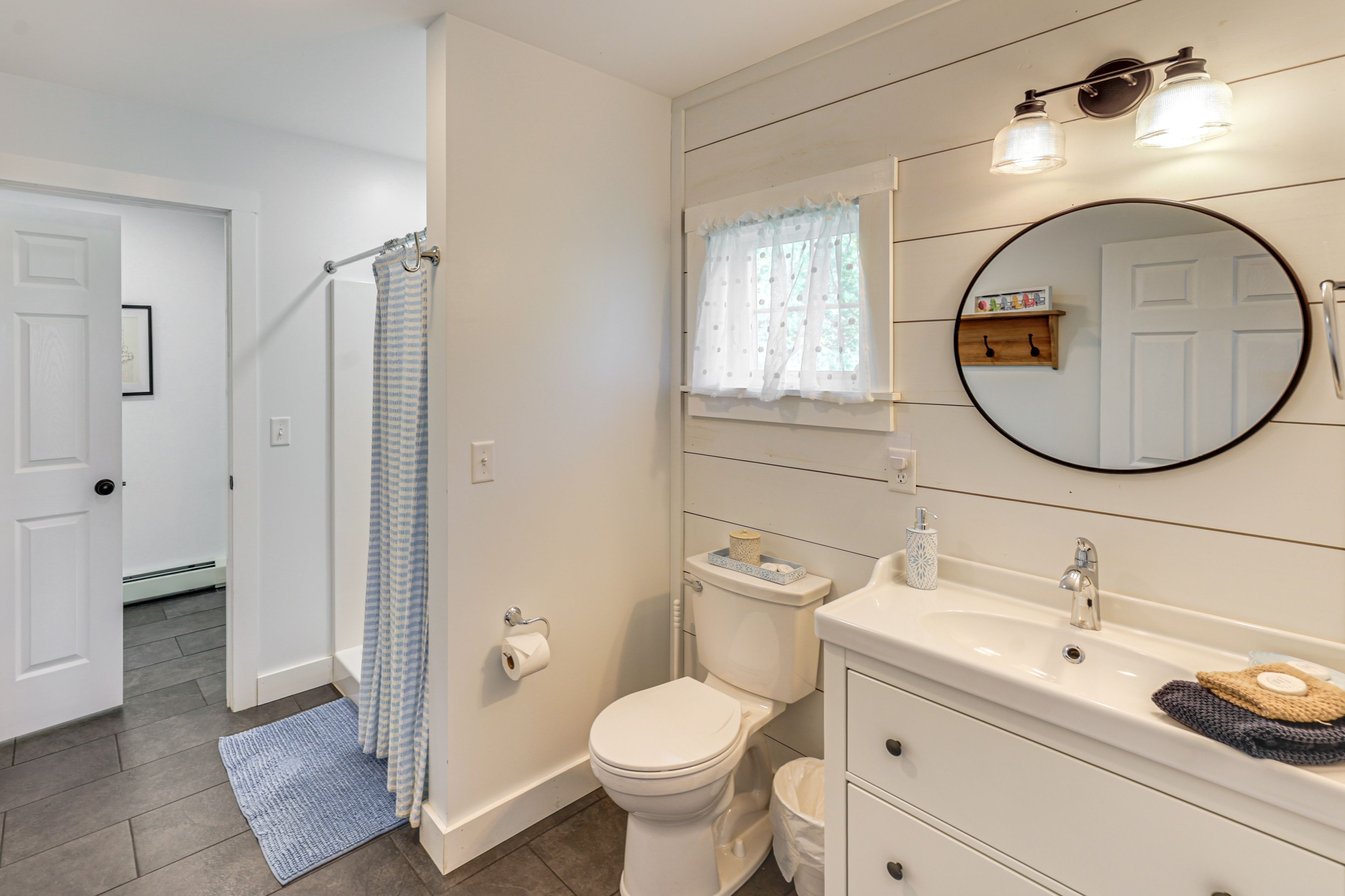 Full Bath | Complimentary Toiletries