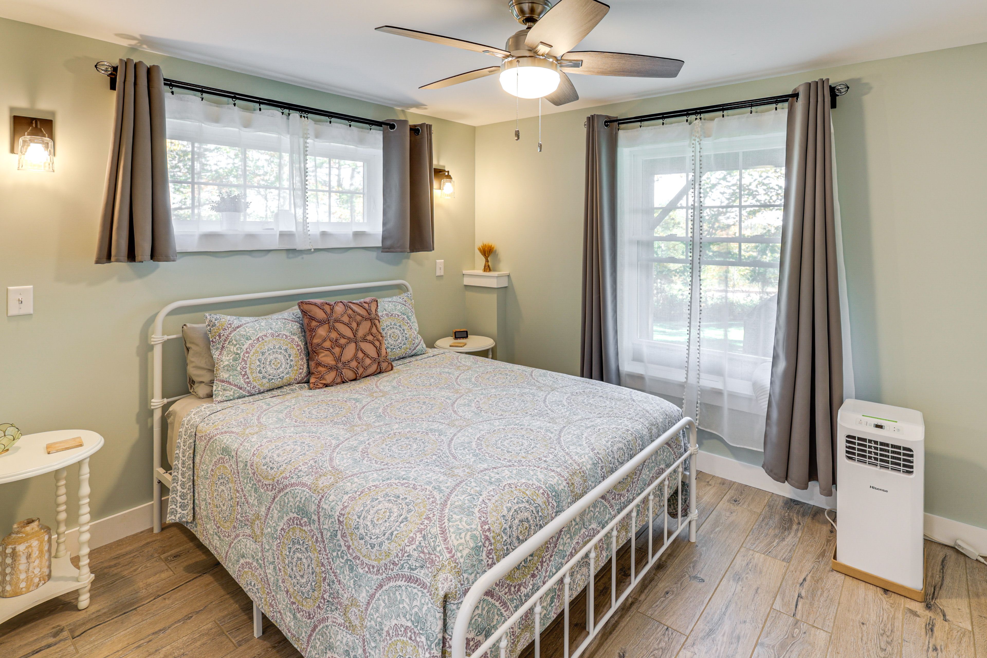 Bedroom 2 | Queen Bed