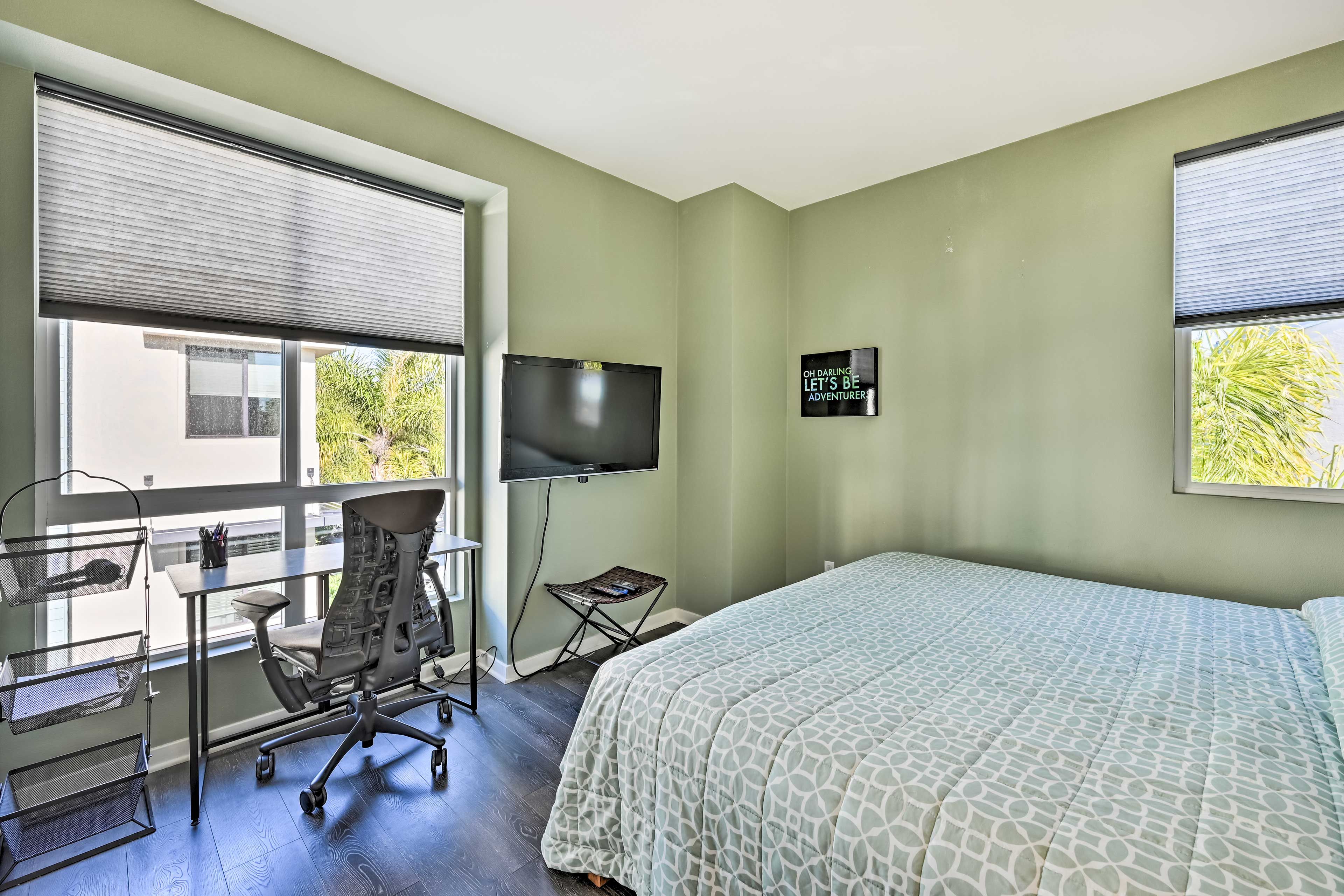 Bedroom 3 | King Bed | Smart TV w/ Cable