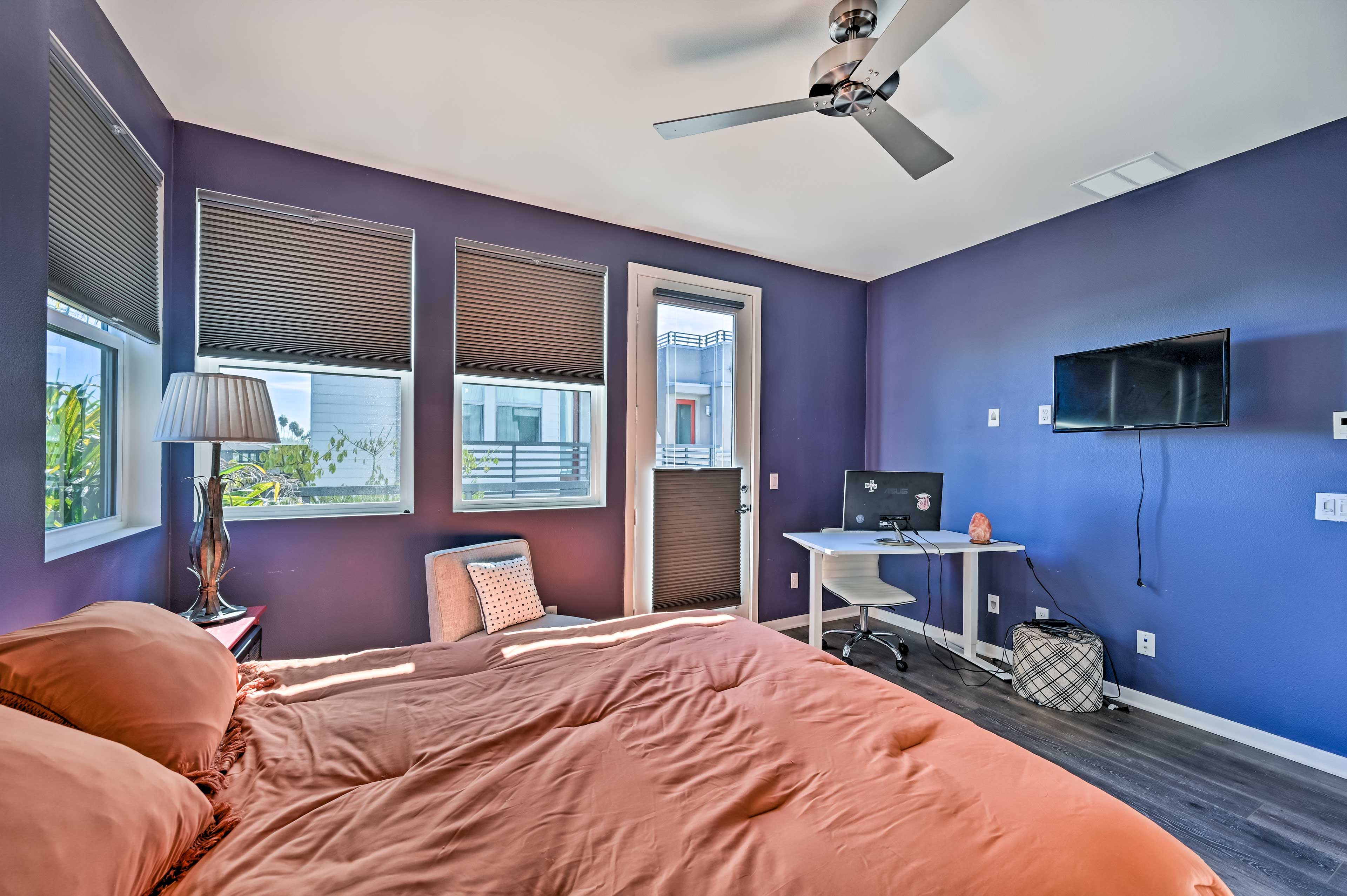 Bedroom 2 | Queen Bed | Smart TV w/ Cable
