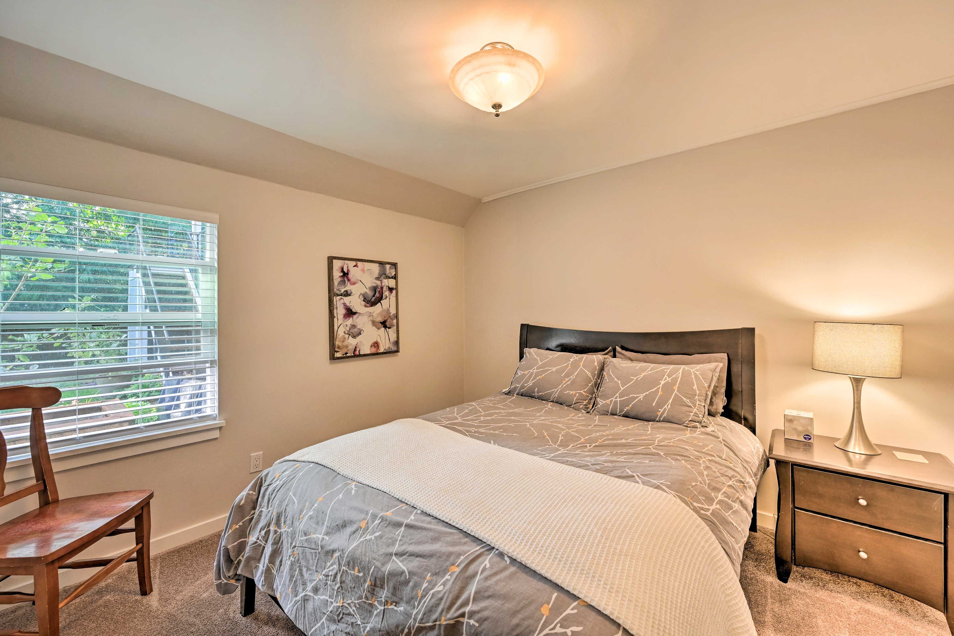 Bedroom 2 | Queen Bed