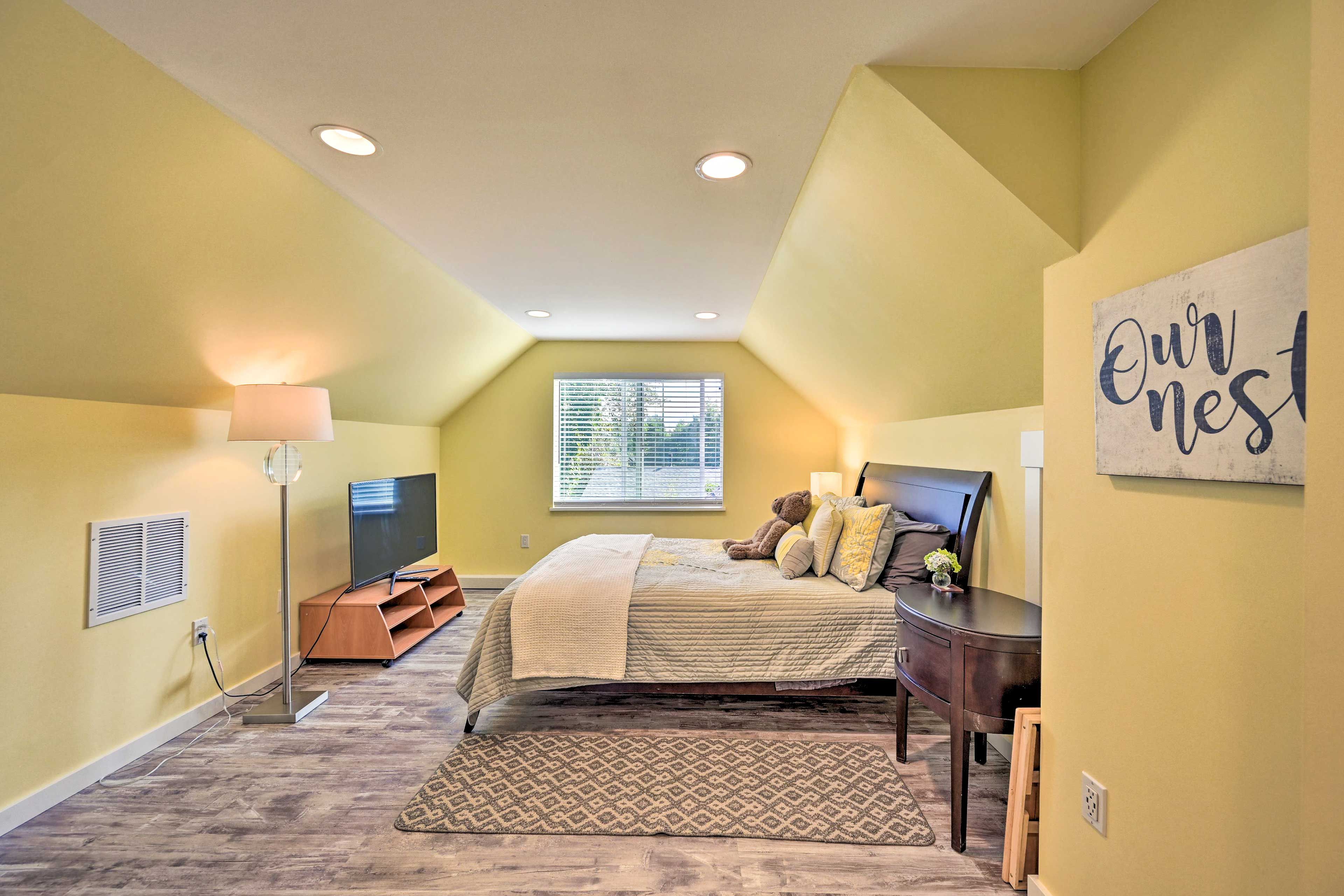 Bedroom 3 | Queen Bed