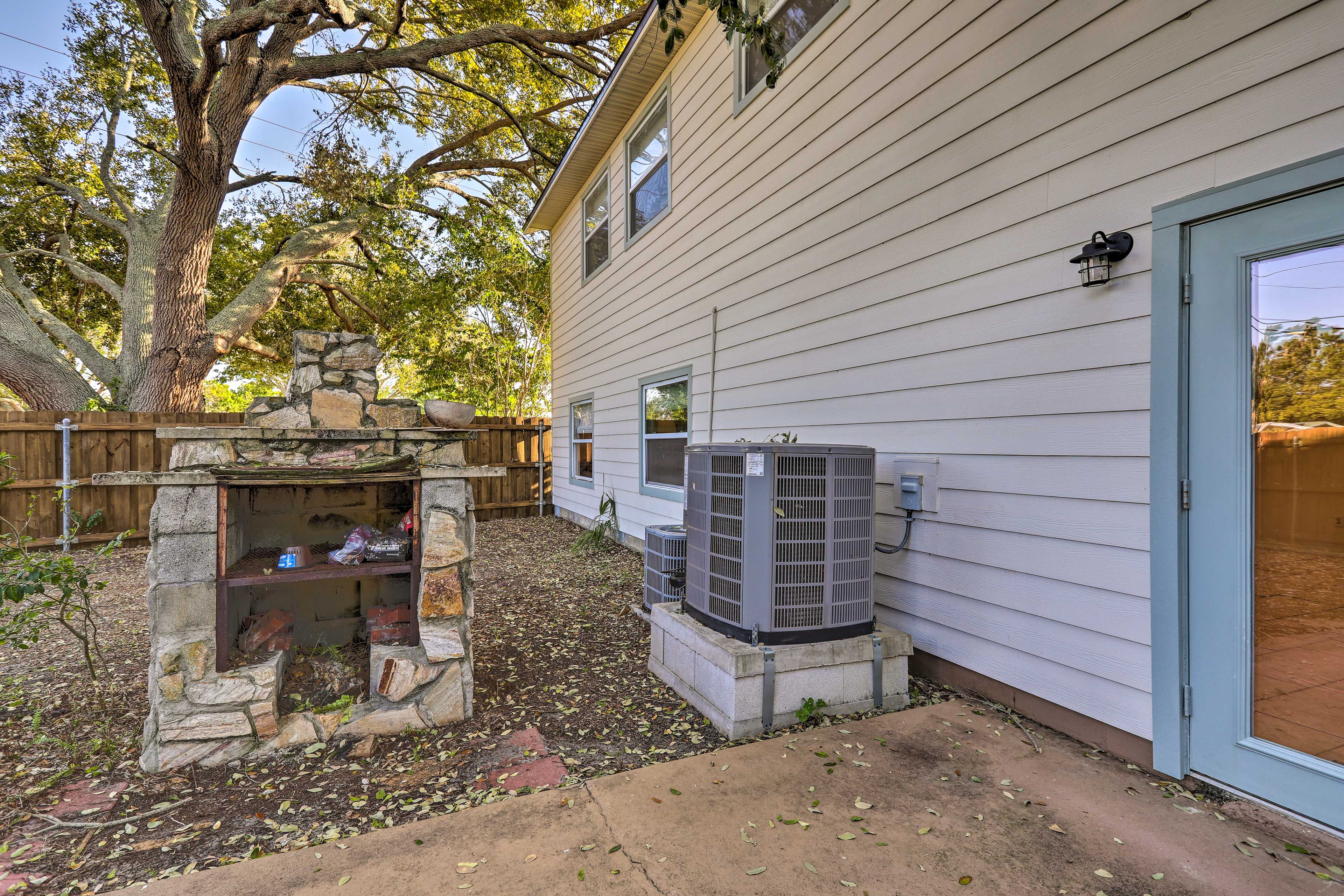 Patio | Charcoal Grill | 2 Bicycles
