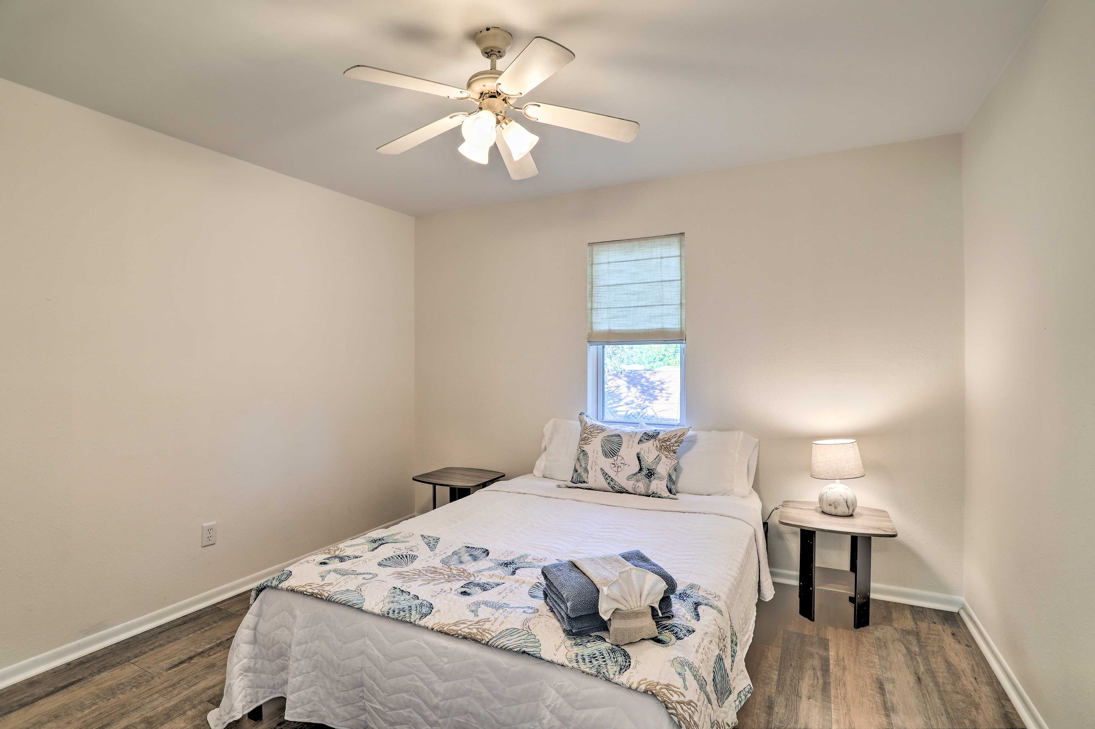 Bedroom 2 | Queen Bed