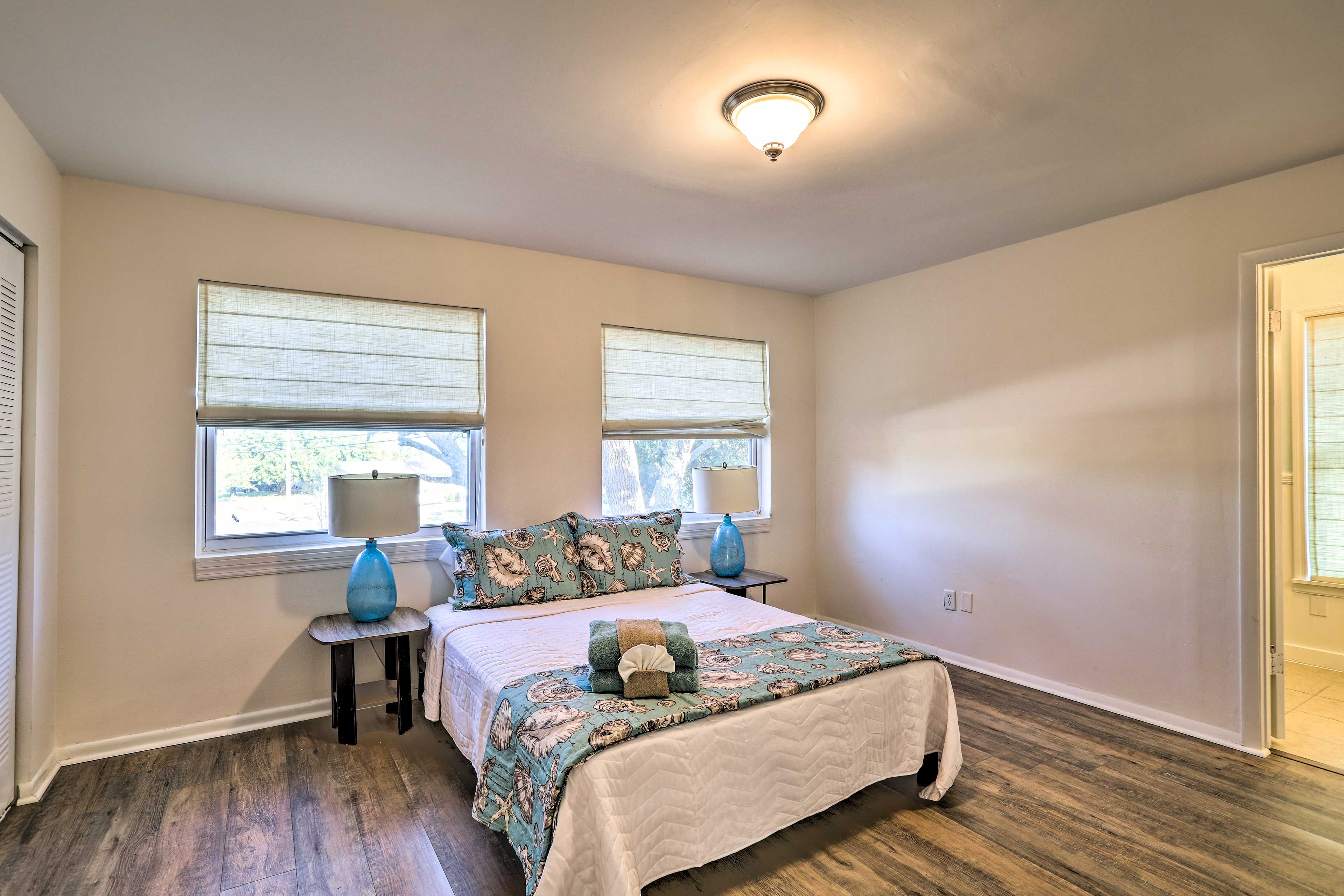 Bedroom 1 | Queen Bed | Linens & Towels | Full En-Suite Bathroom