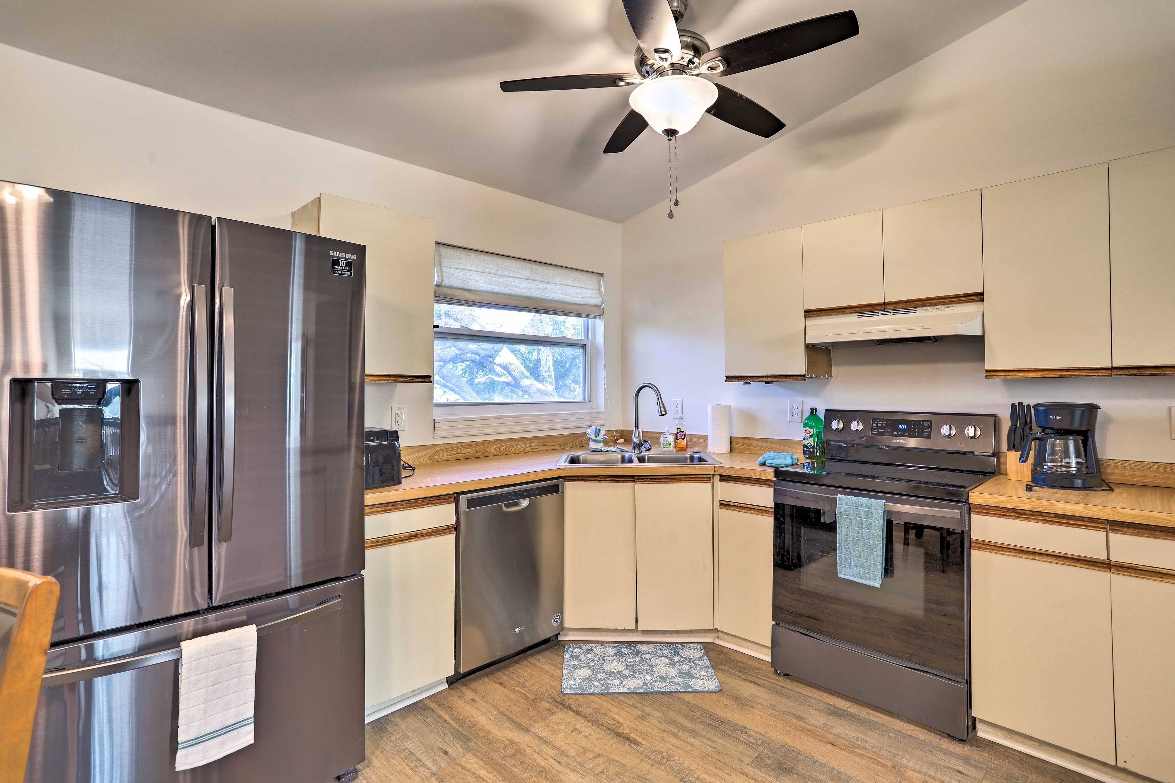 Kitchen | Drip Coffee Maker | Blender | Crockpot | Toaster