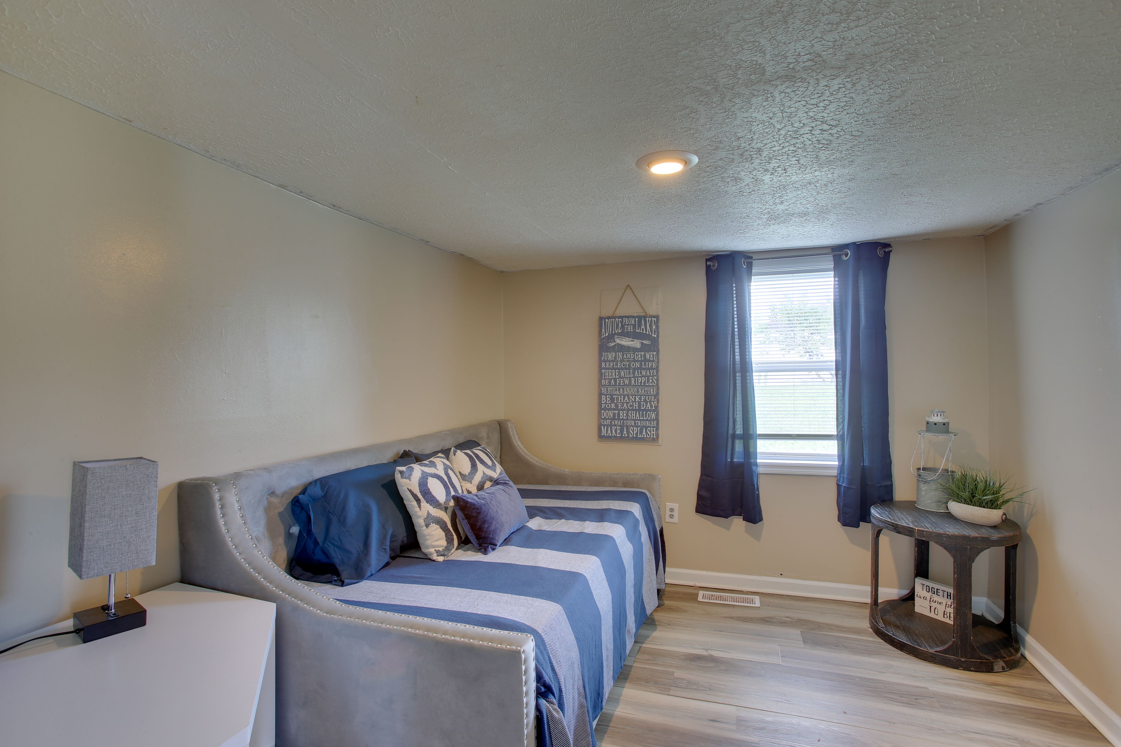 Bedroom 2 | Twin Daybed w/ Twin Trundle