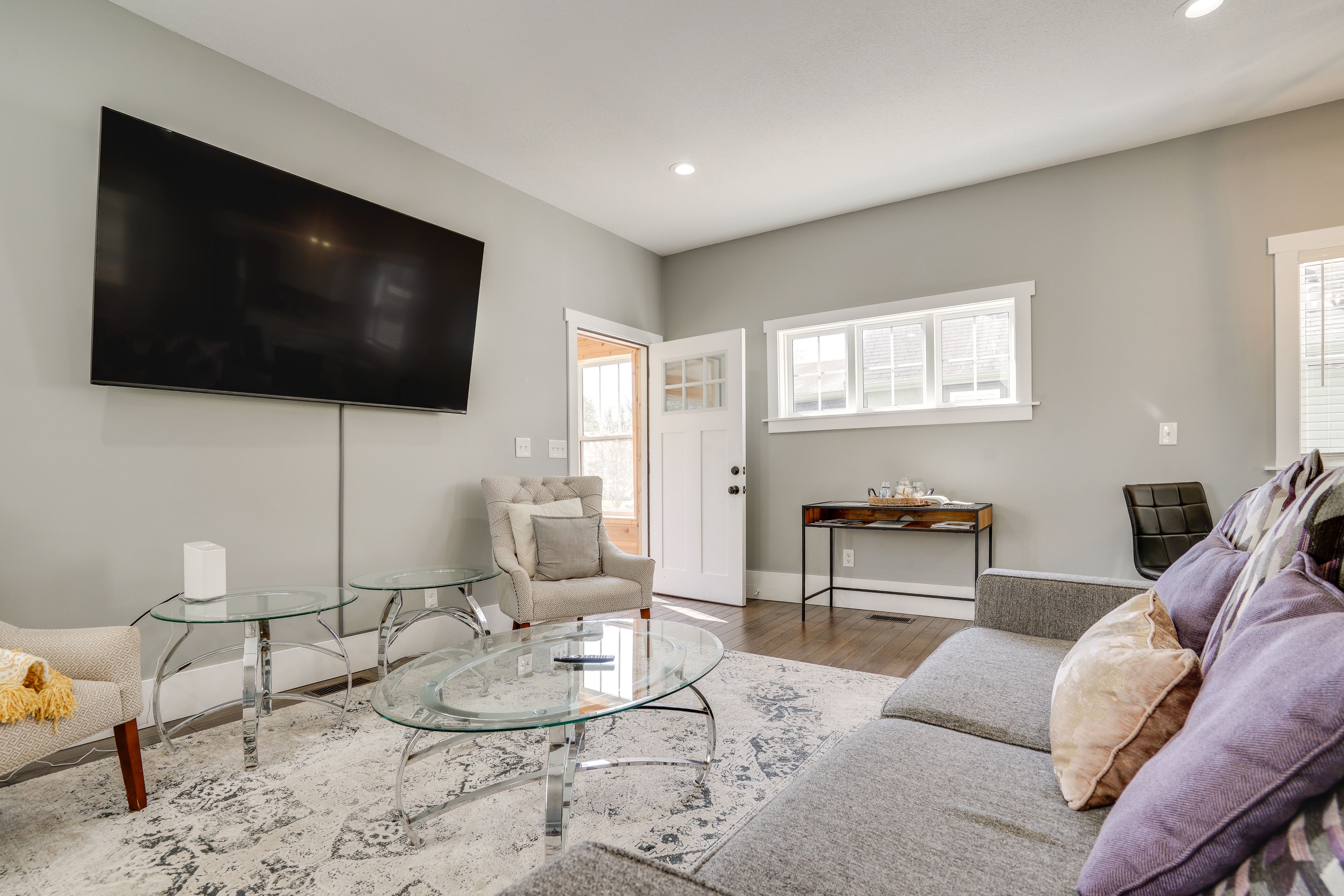 Living Room | Main Level | Smart TV w/ Cable | WiFi