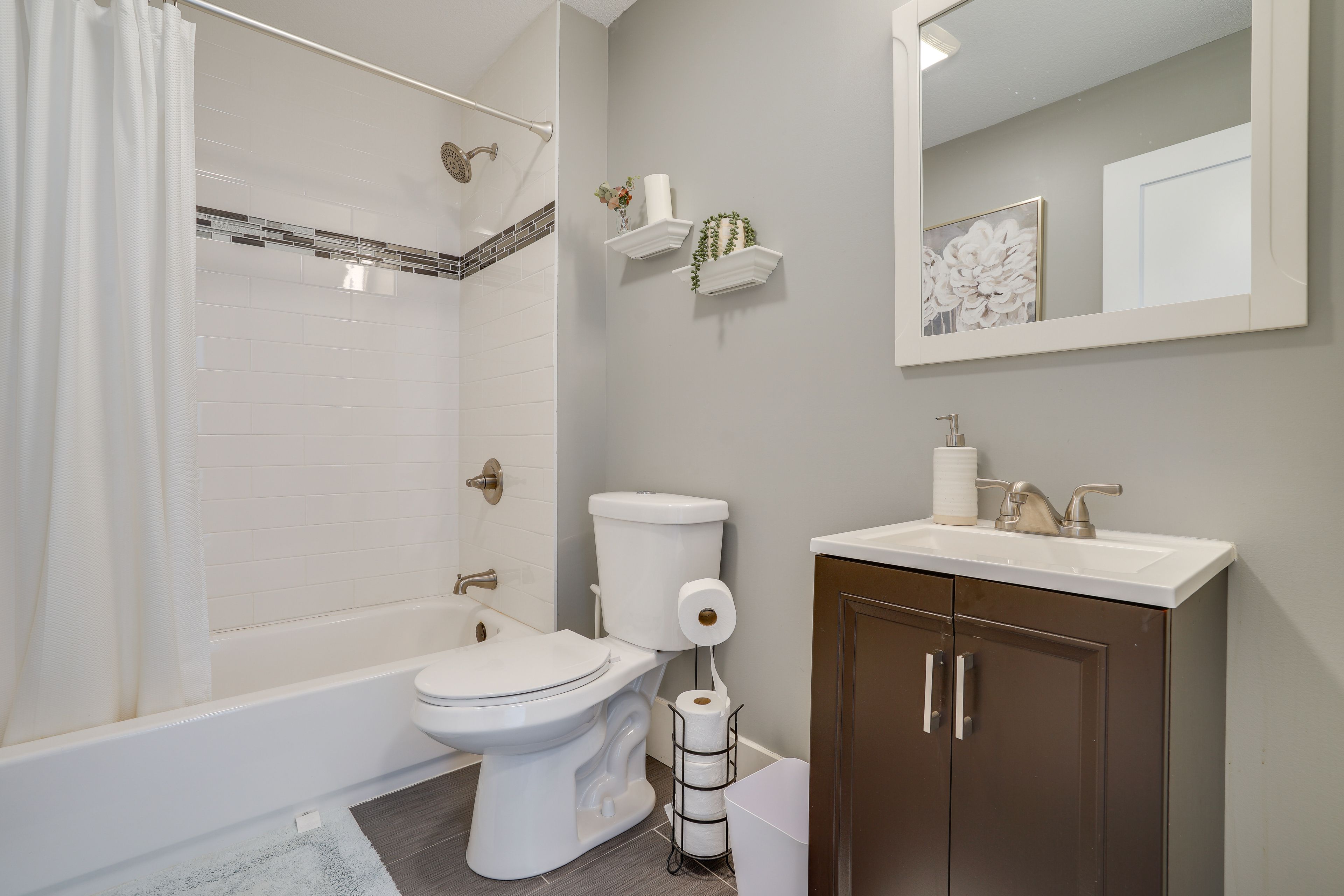 Full Bathroom | Upper Level