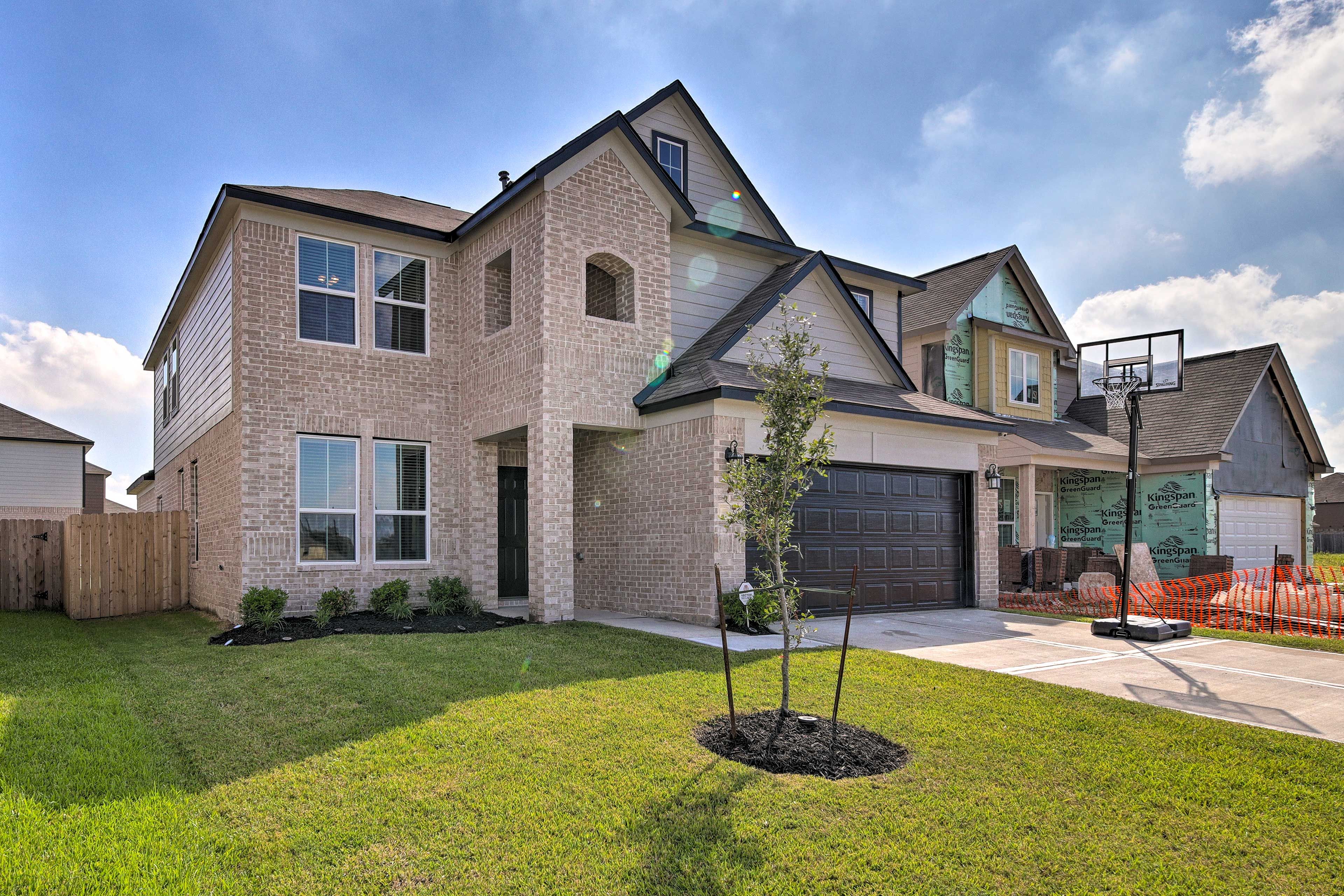 Exterior | 16 Mi to Downtown