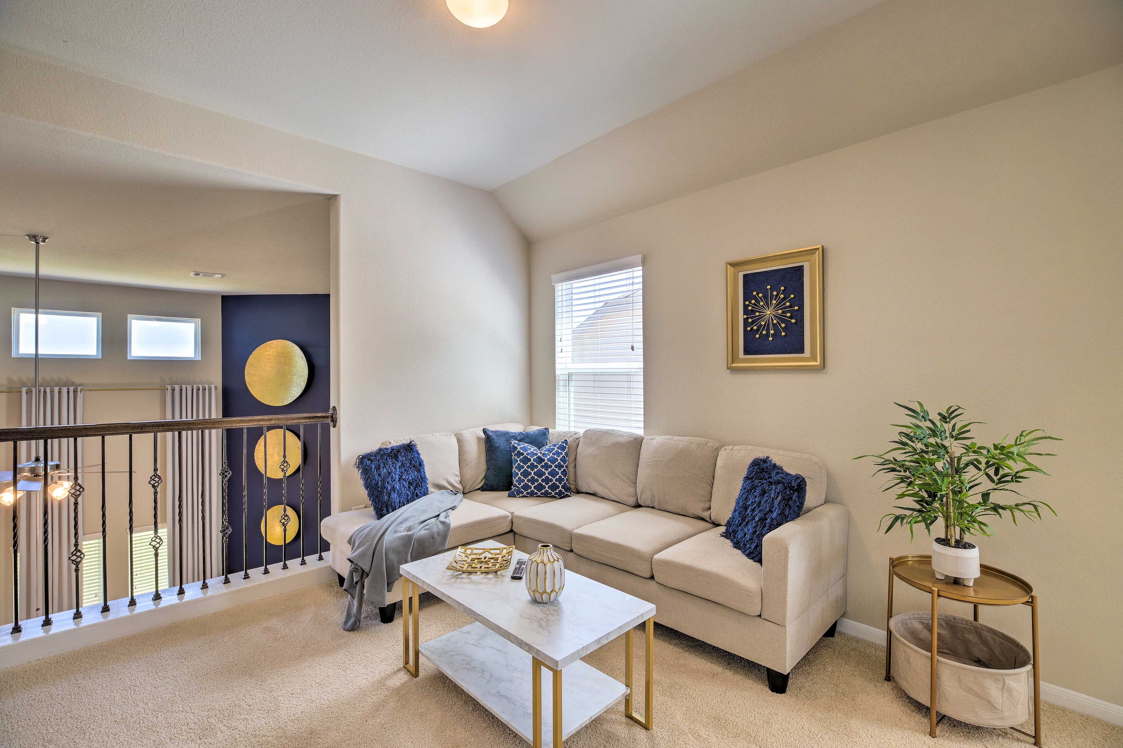 Lounge Area | Sleeper Sofa | Smart TV