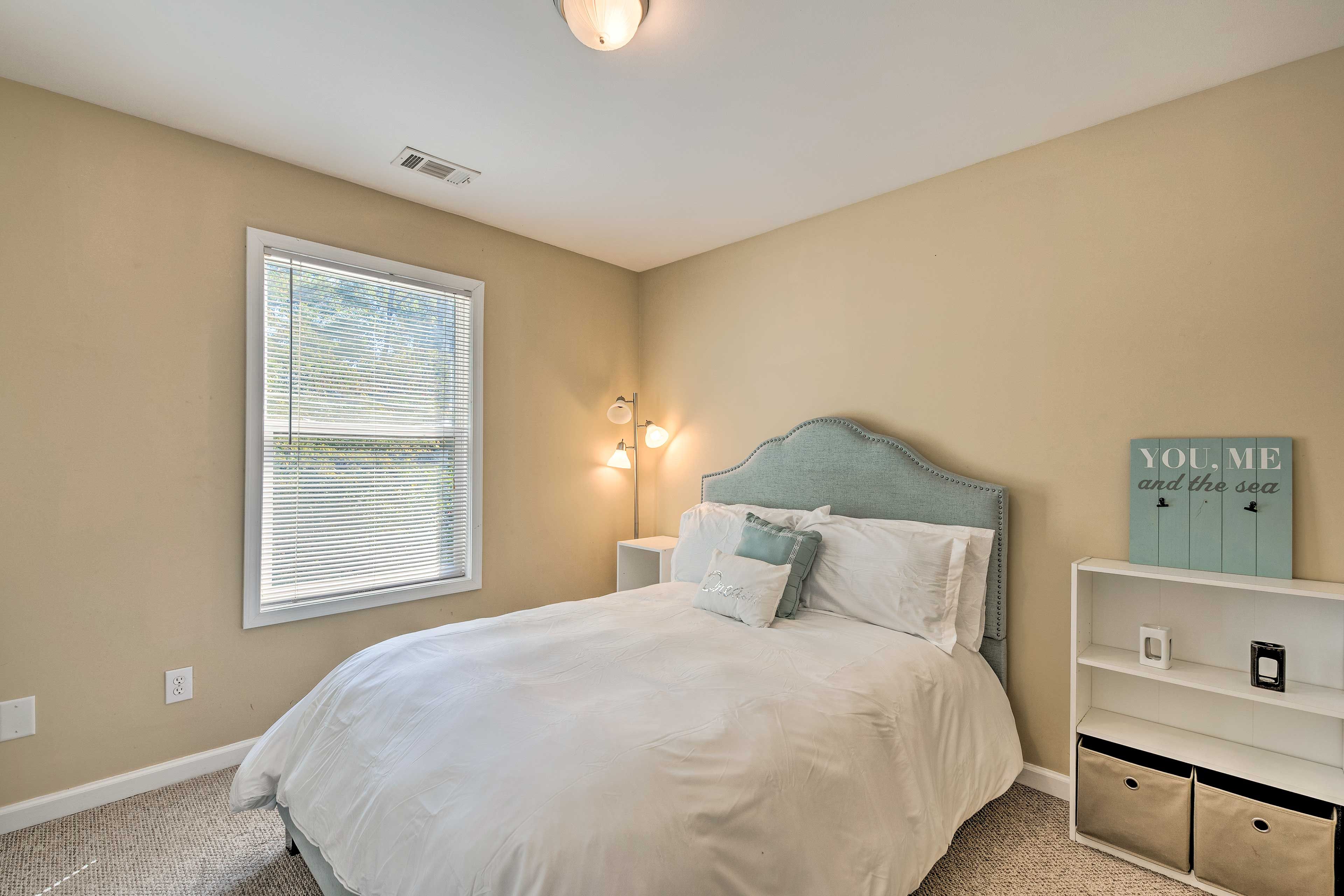 Bedroom 3 | Full Bed | 2nd Floor | Ceiling Fans