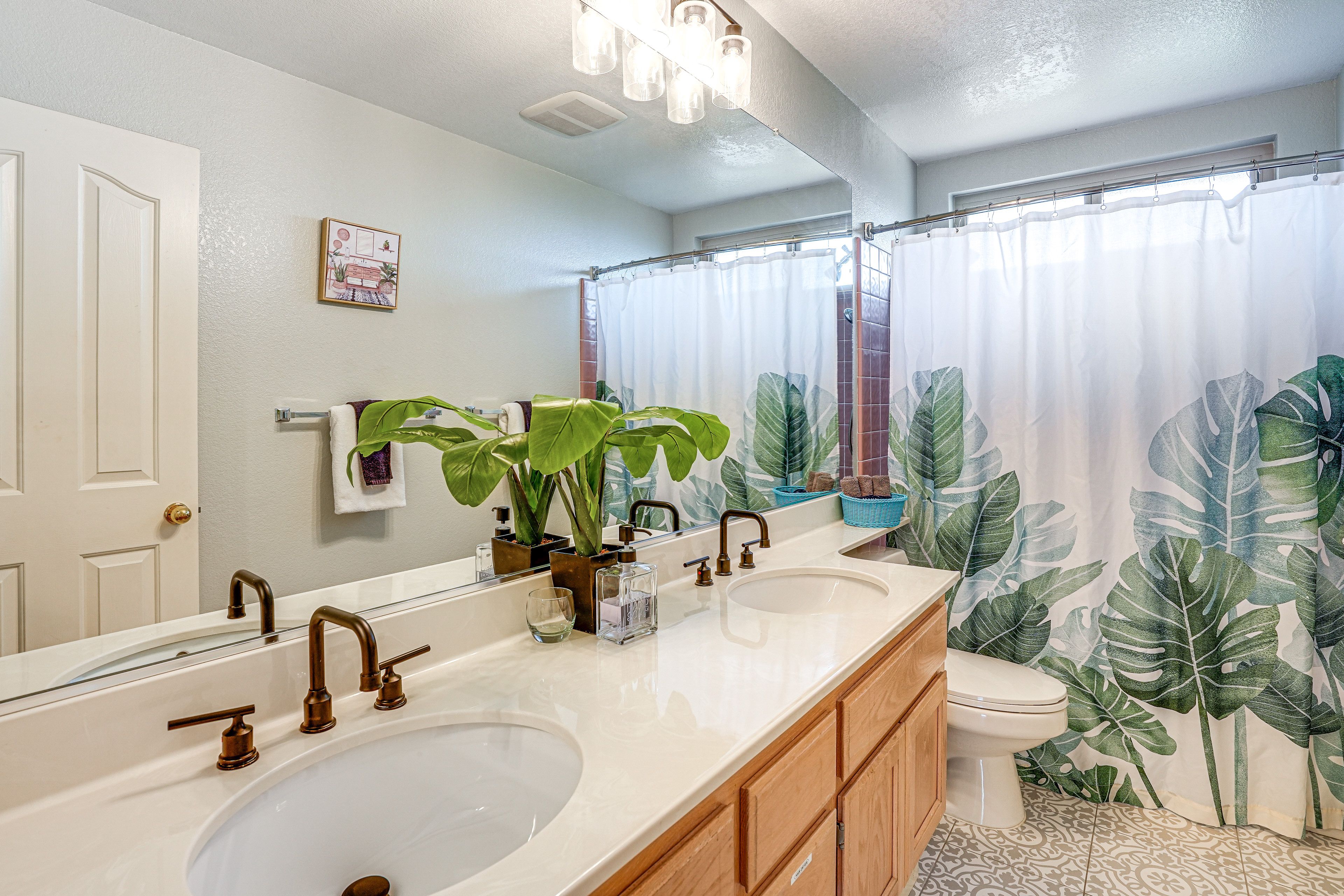 Full Bathroom | 2nd Floor