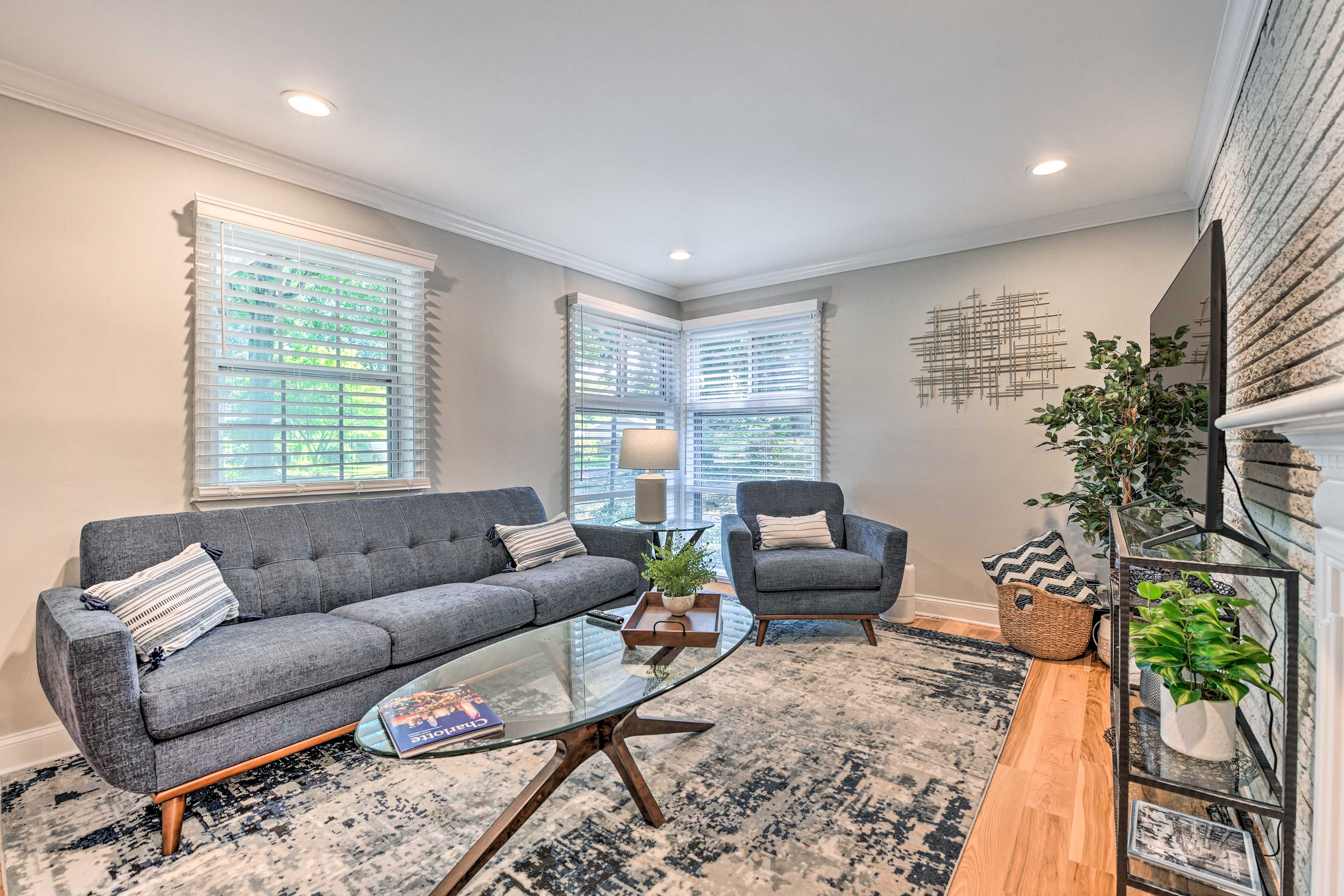 Living Room | Free WiFi | Central A/C | Washer & Dryer