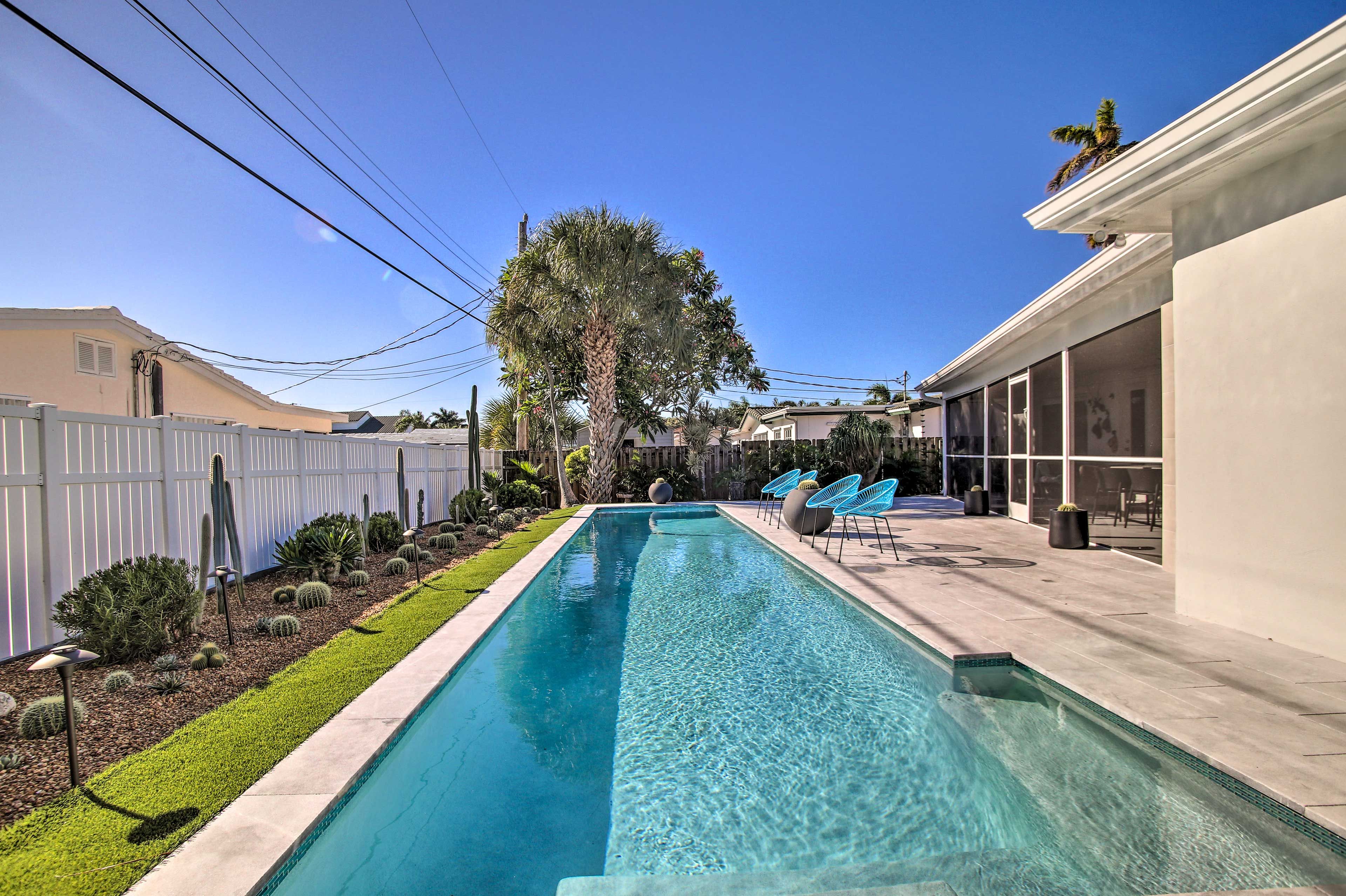 Outdoor Pool | Depth (3'-5')