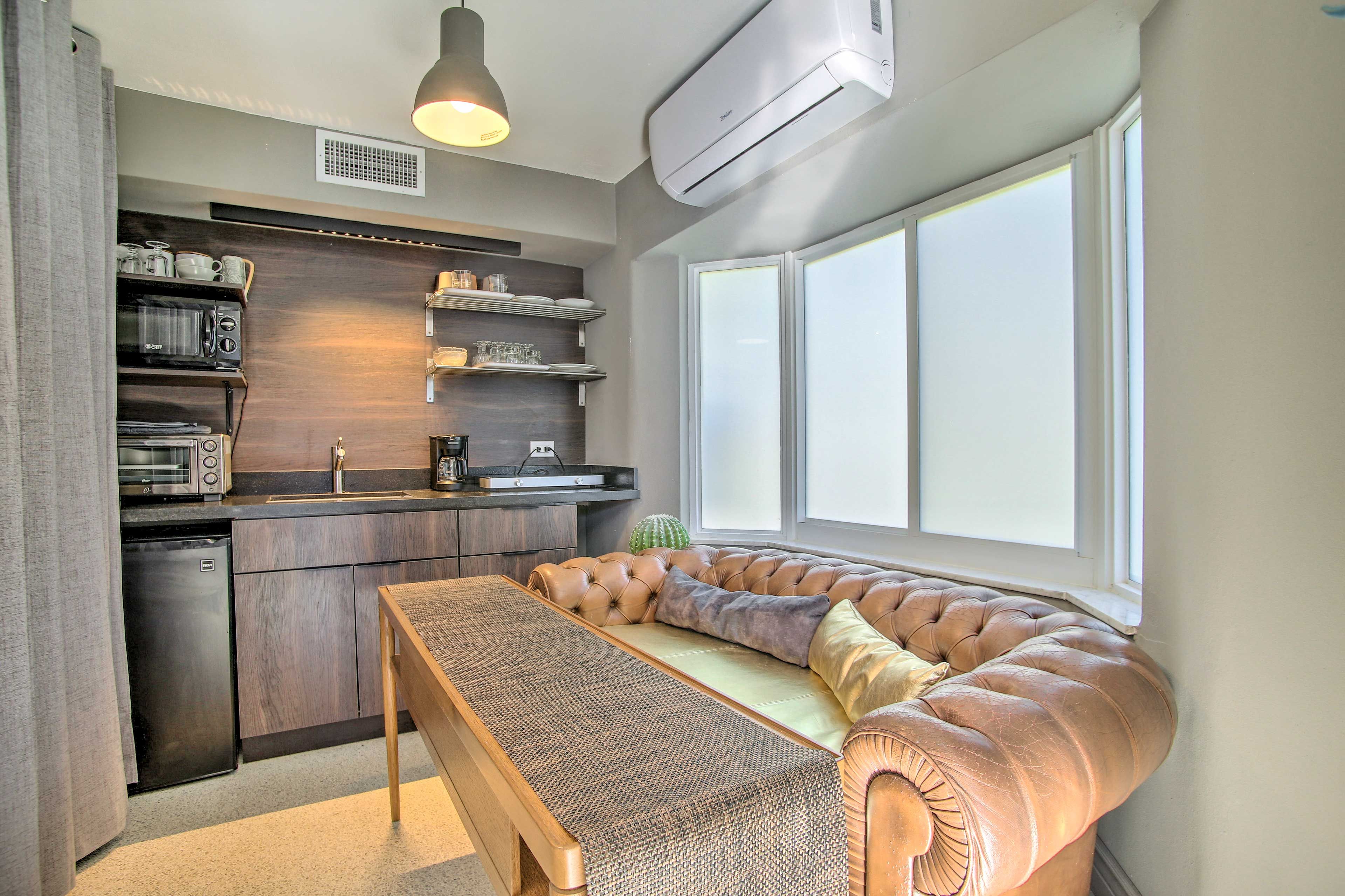 Studio | Kitchenette | Air Conditioning