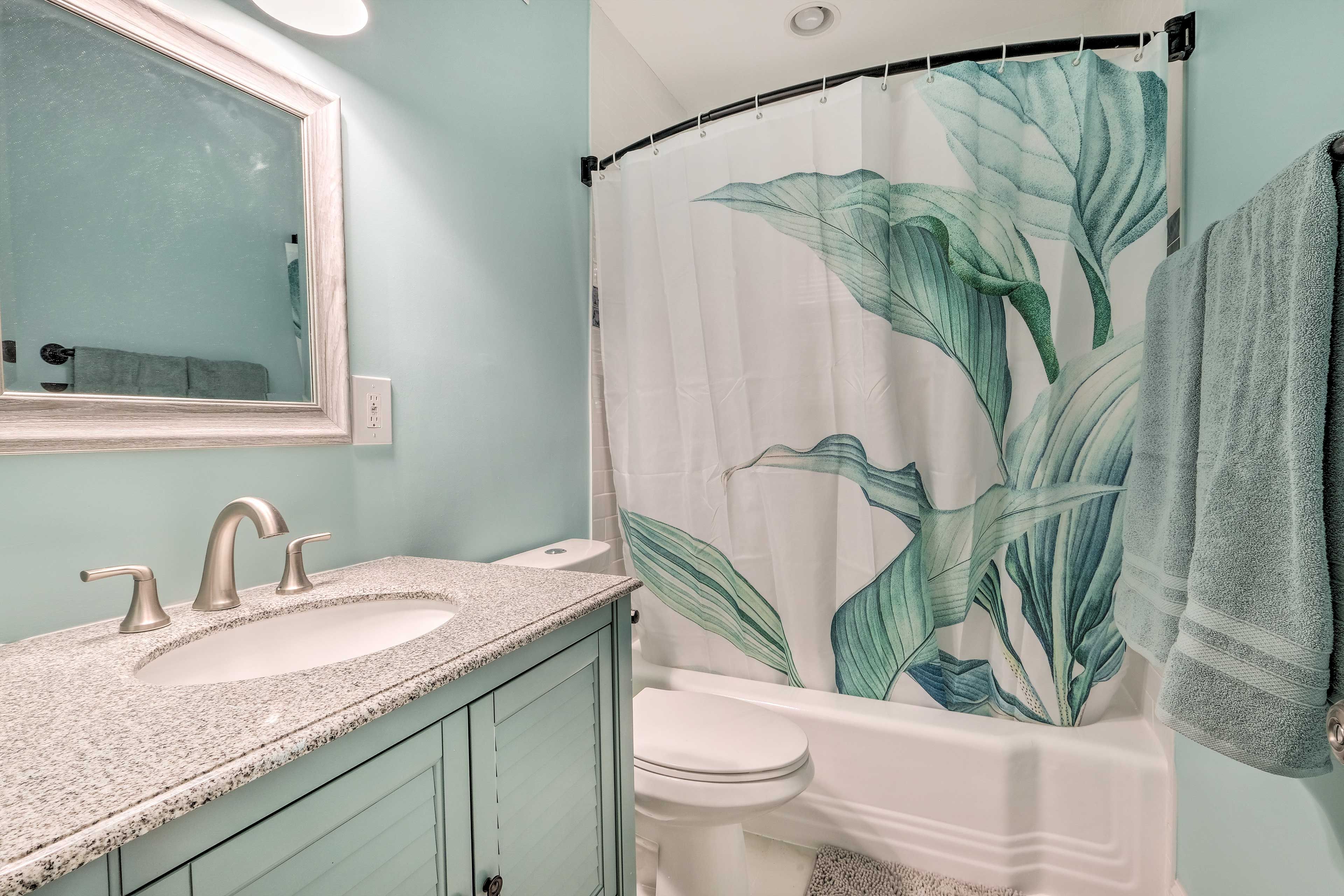Full Bathroom | Towels Provided