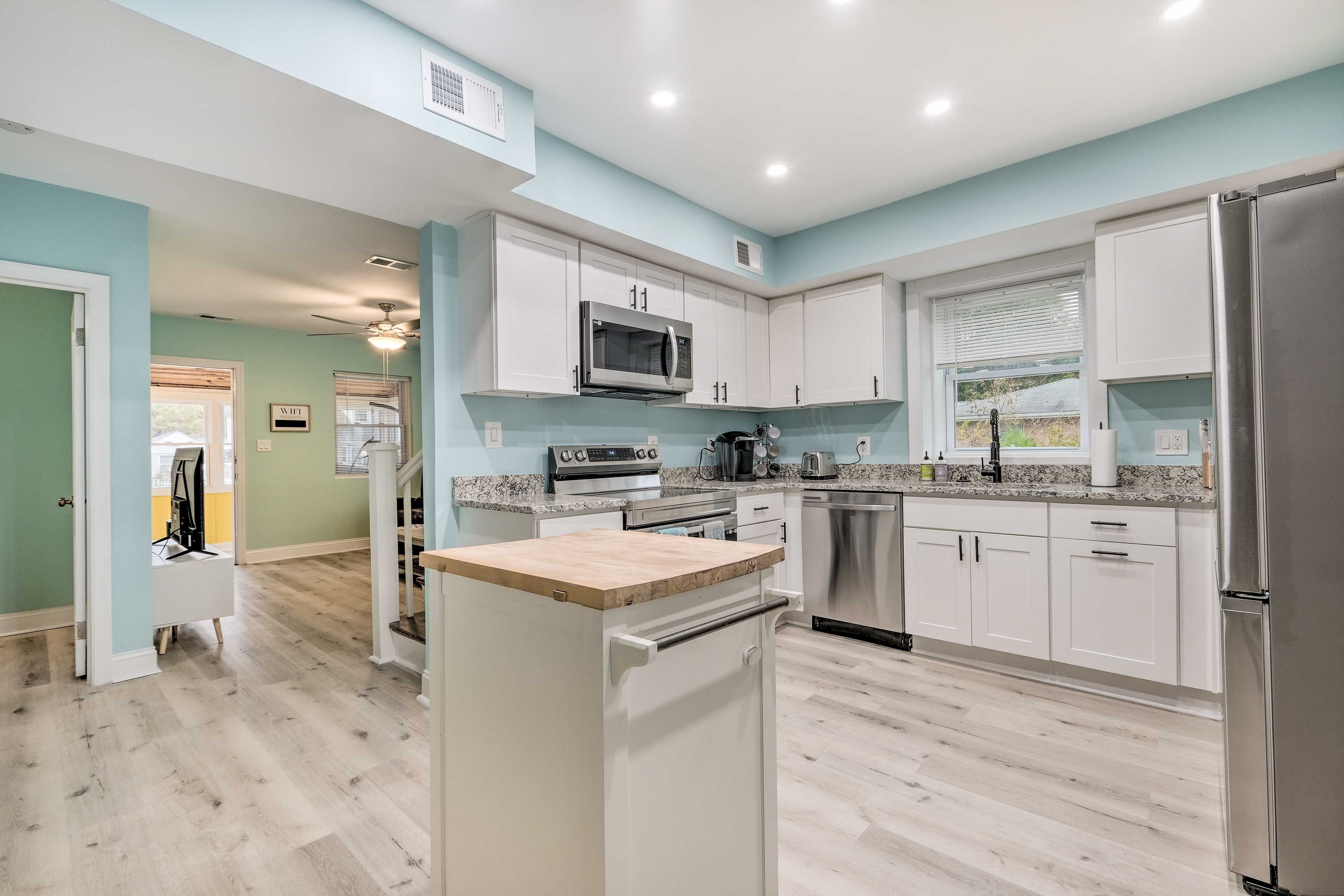 Kitchen | Stainless Steel Appliances | Equipped w/ Cooking Basics