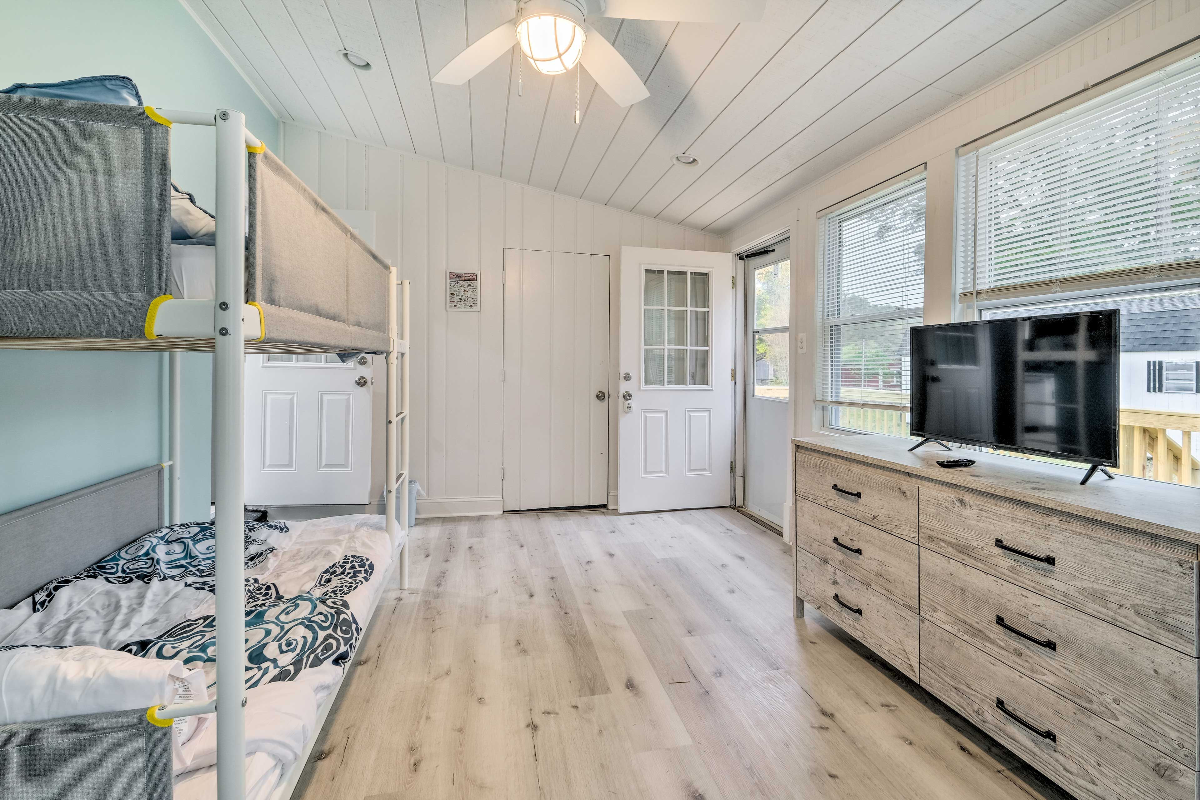 Bedroom 2 | Twin Bunk Bed | 1st Floor