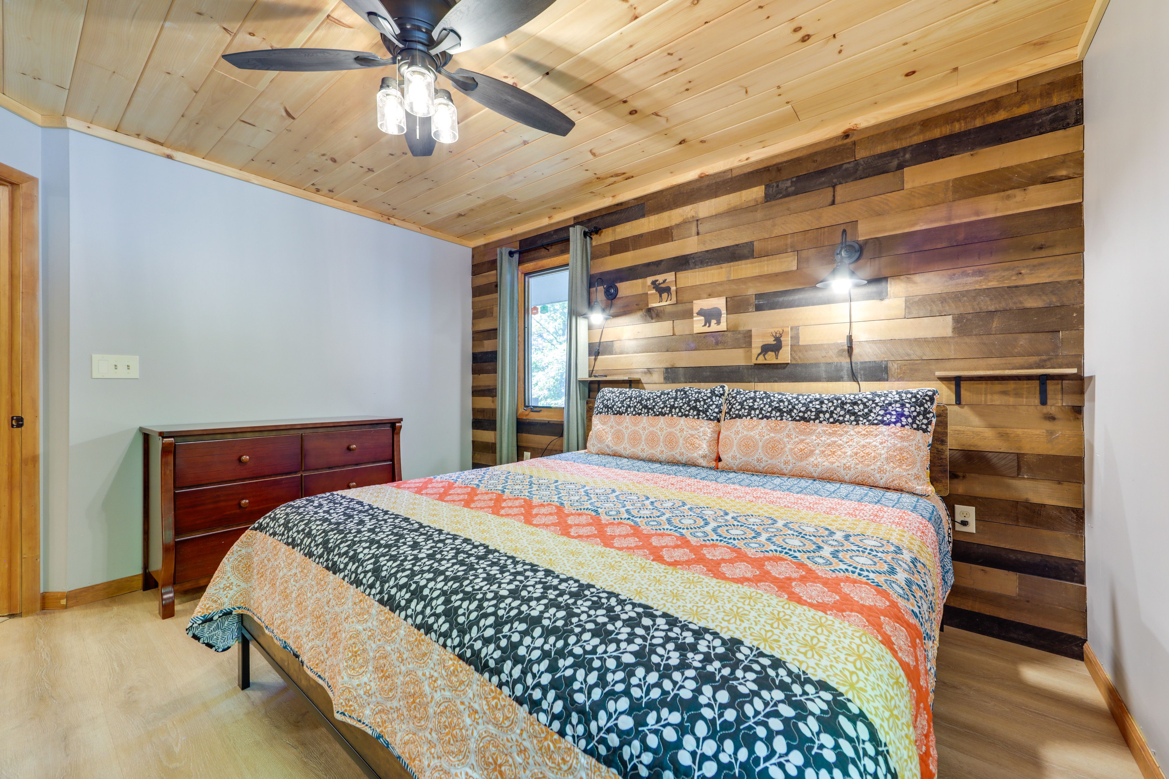 Bedroom 2 | King Bed