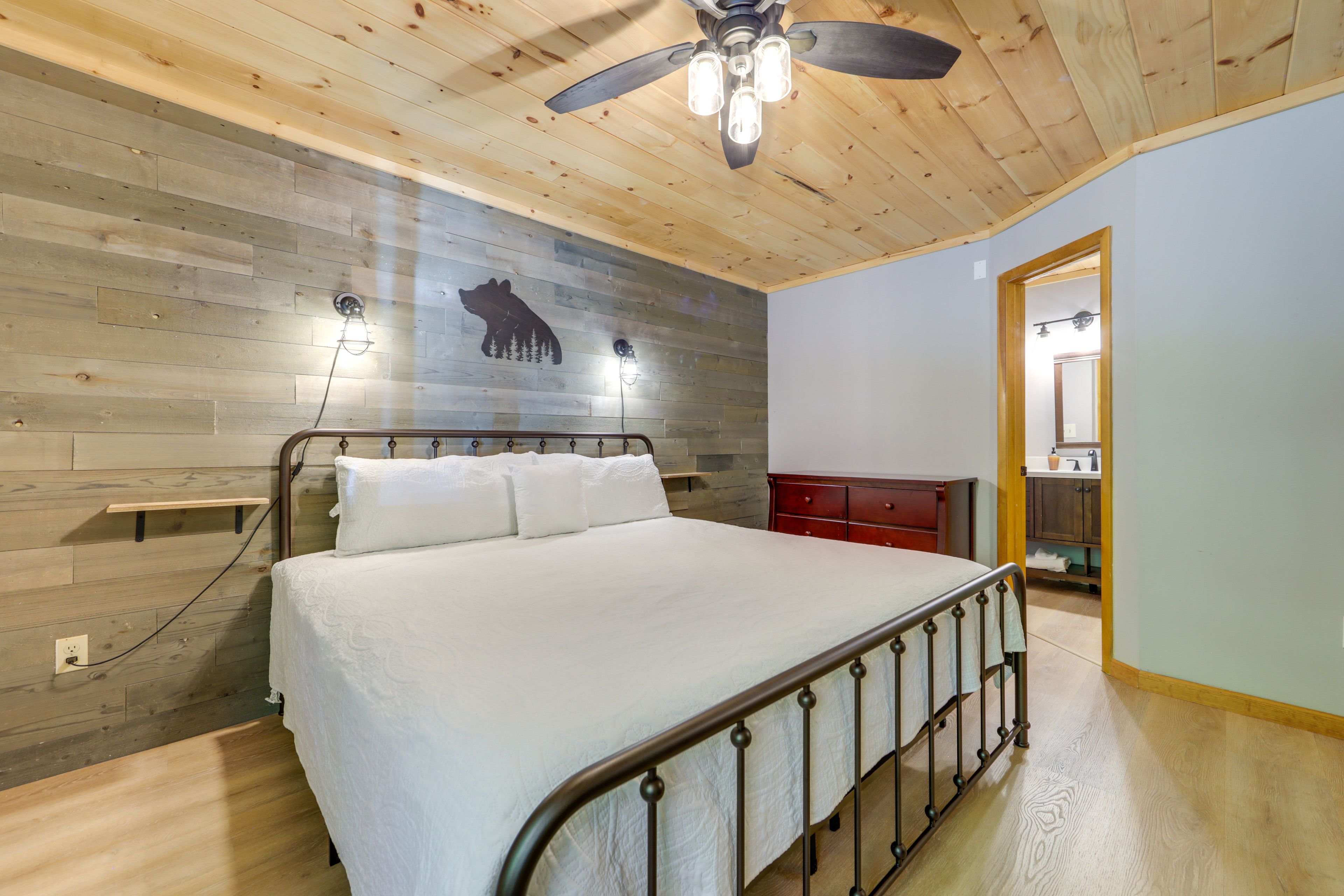 Bedroom 1 | King Bed | Linens Provided
