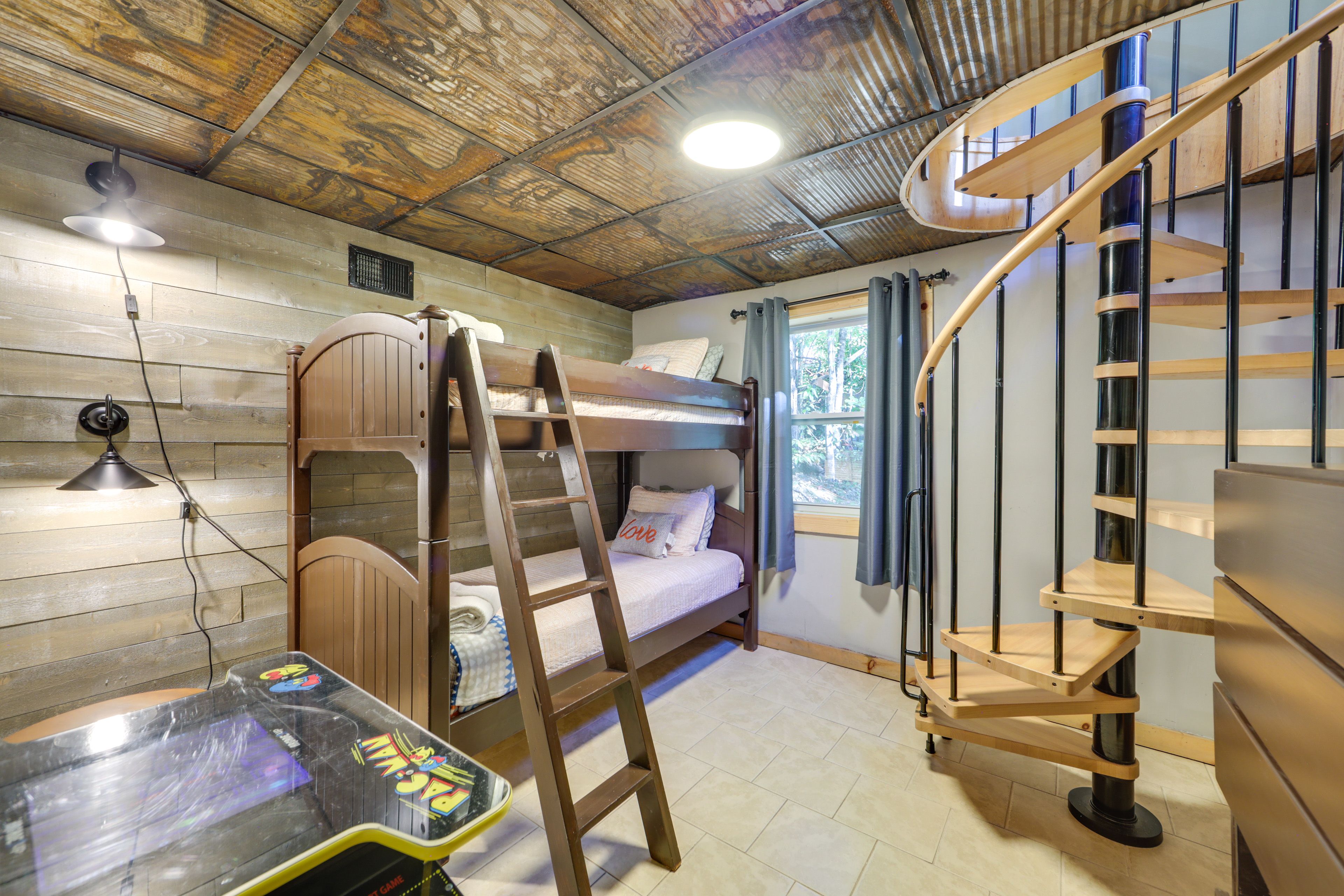 Bonus Room | Twin Bunk Bed | Queen Bed
