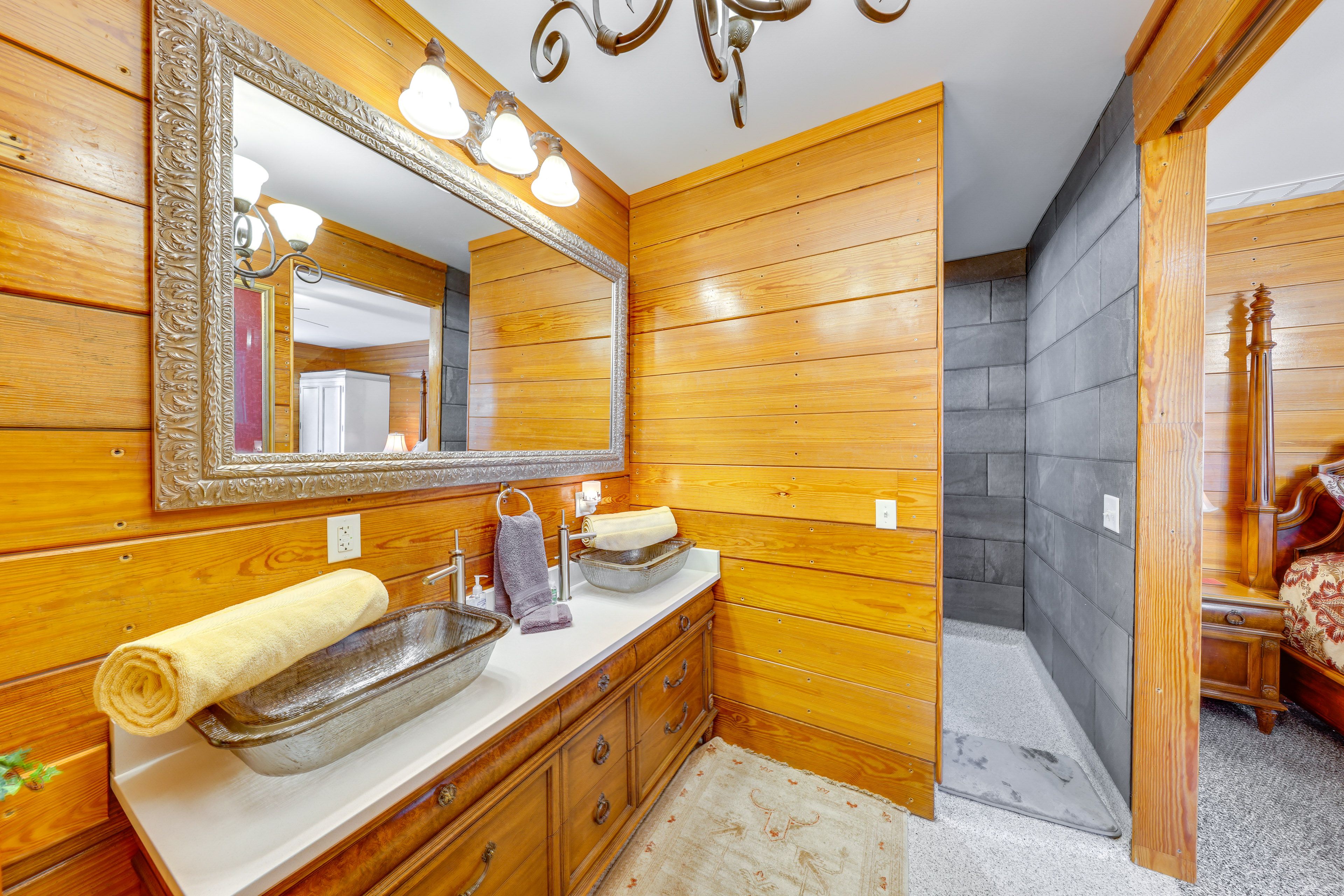 Full En-Suite Bathroom