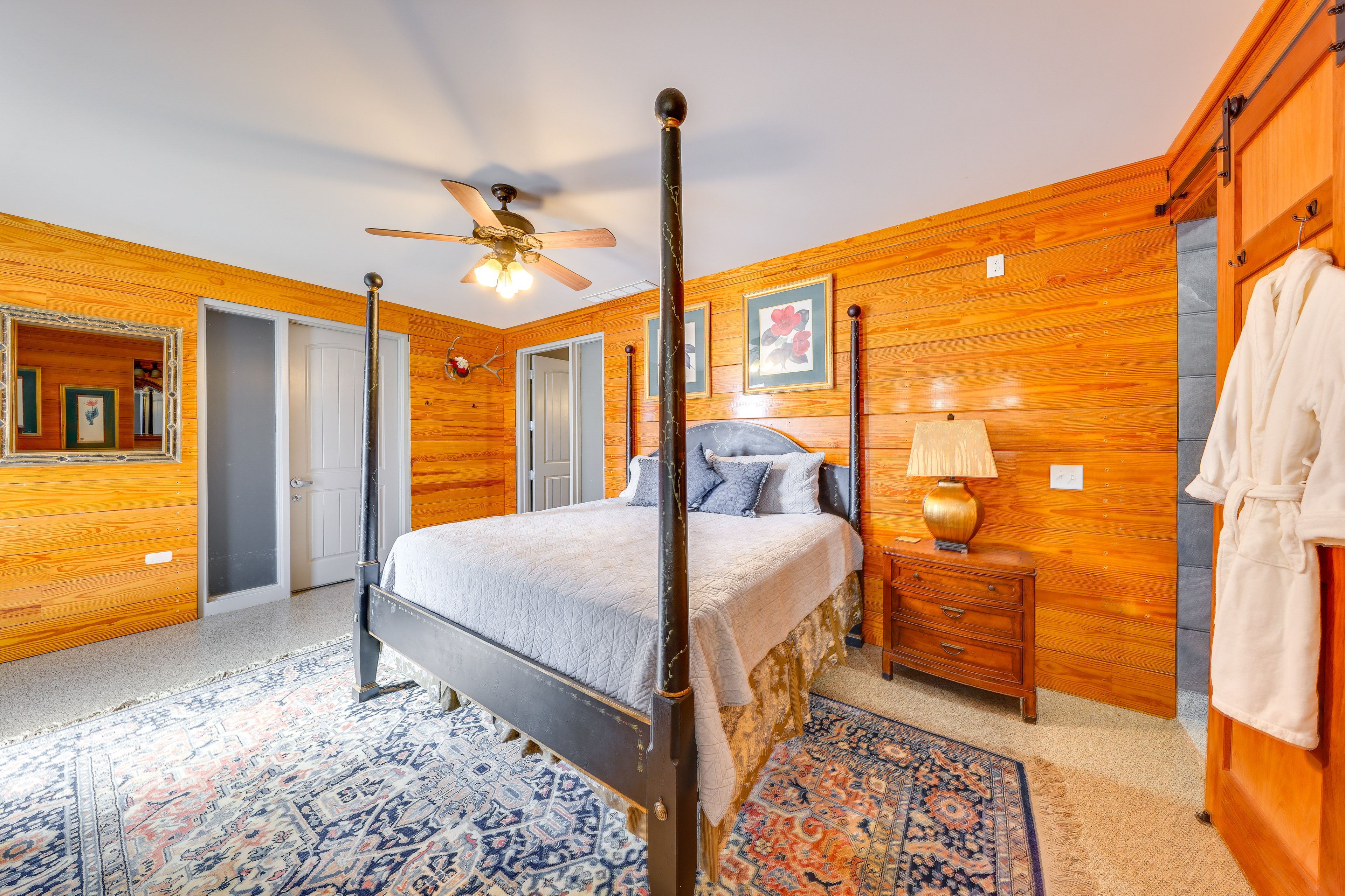 Bedroom 2 (Oak) | King Bed | Full En-Suite Bathroom