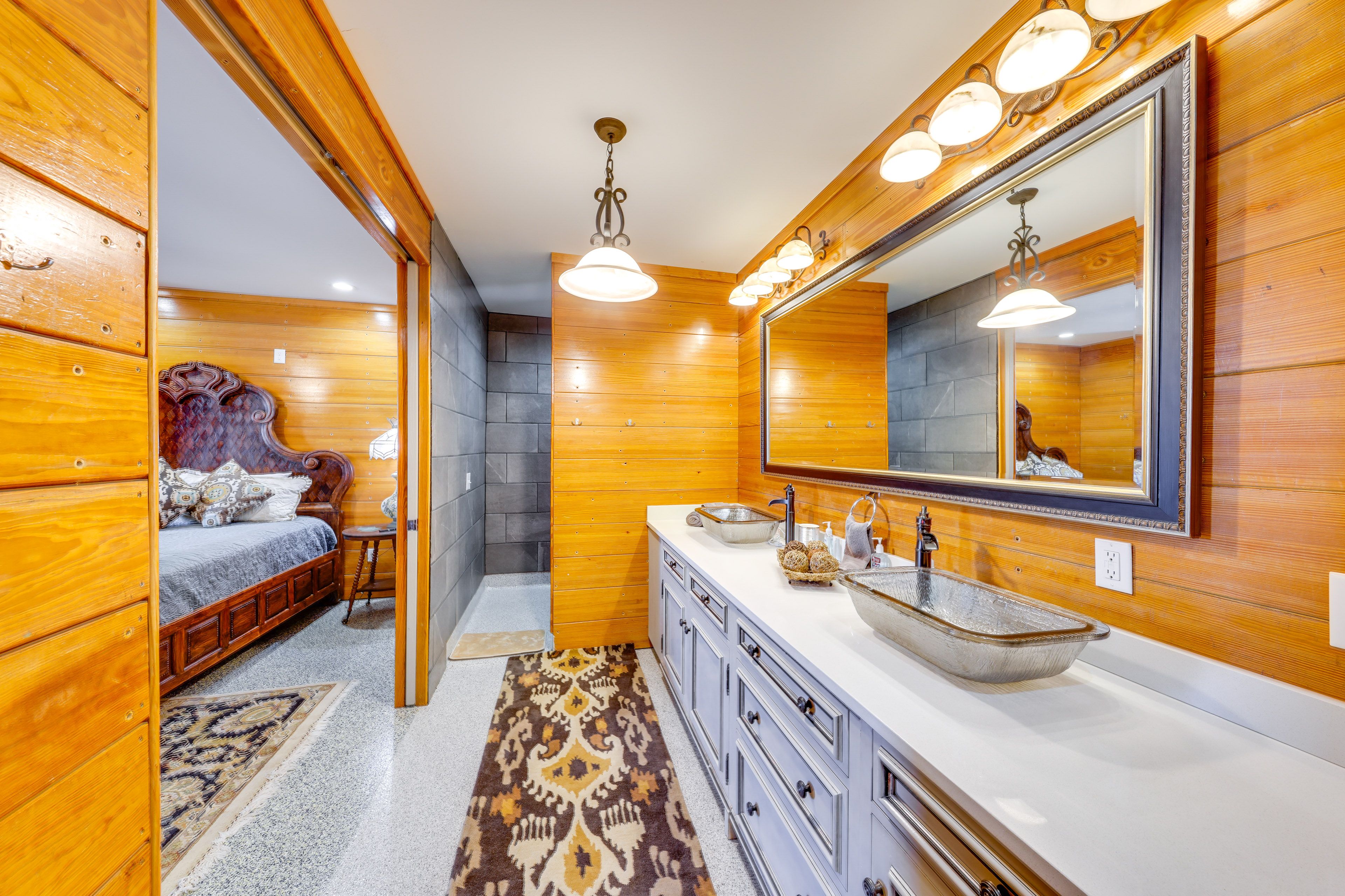 Full En-Suite Bathroom