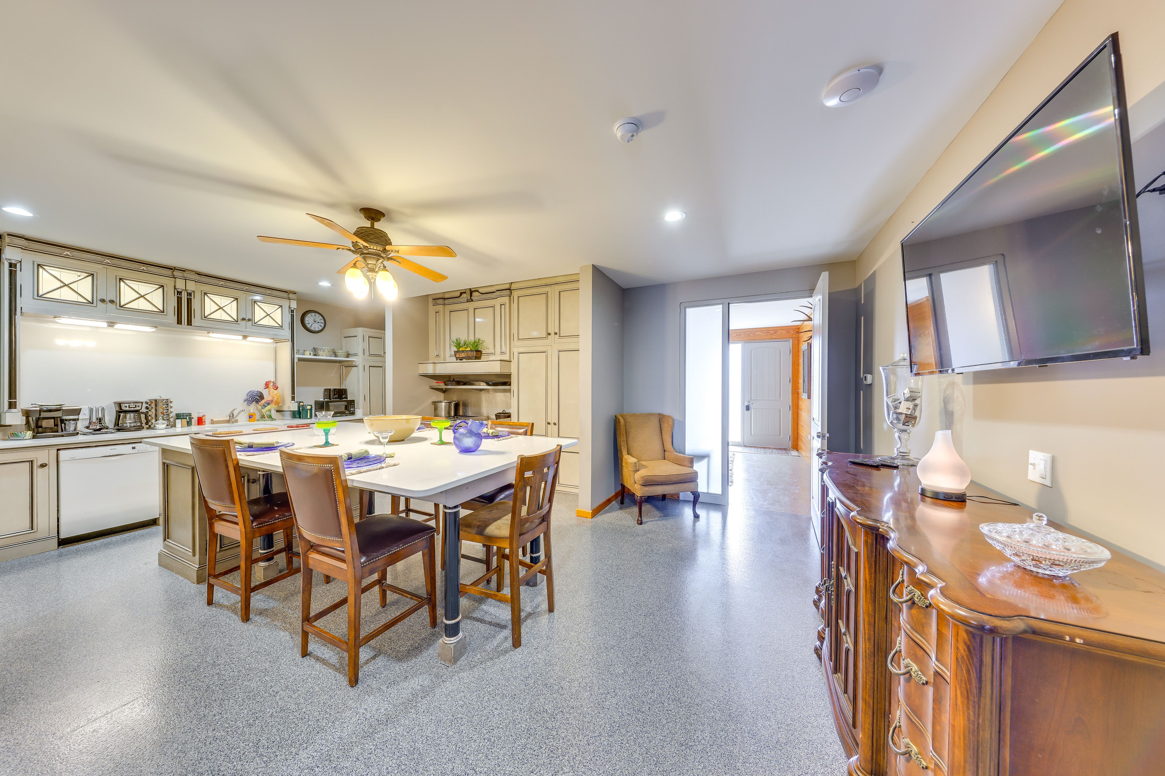 Dining Room | Free WiFi | High Chair | Additional Sleeping | Pack 'n Play