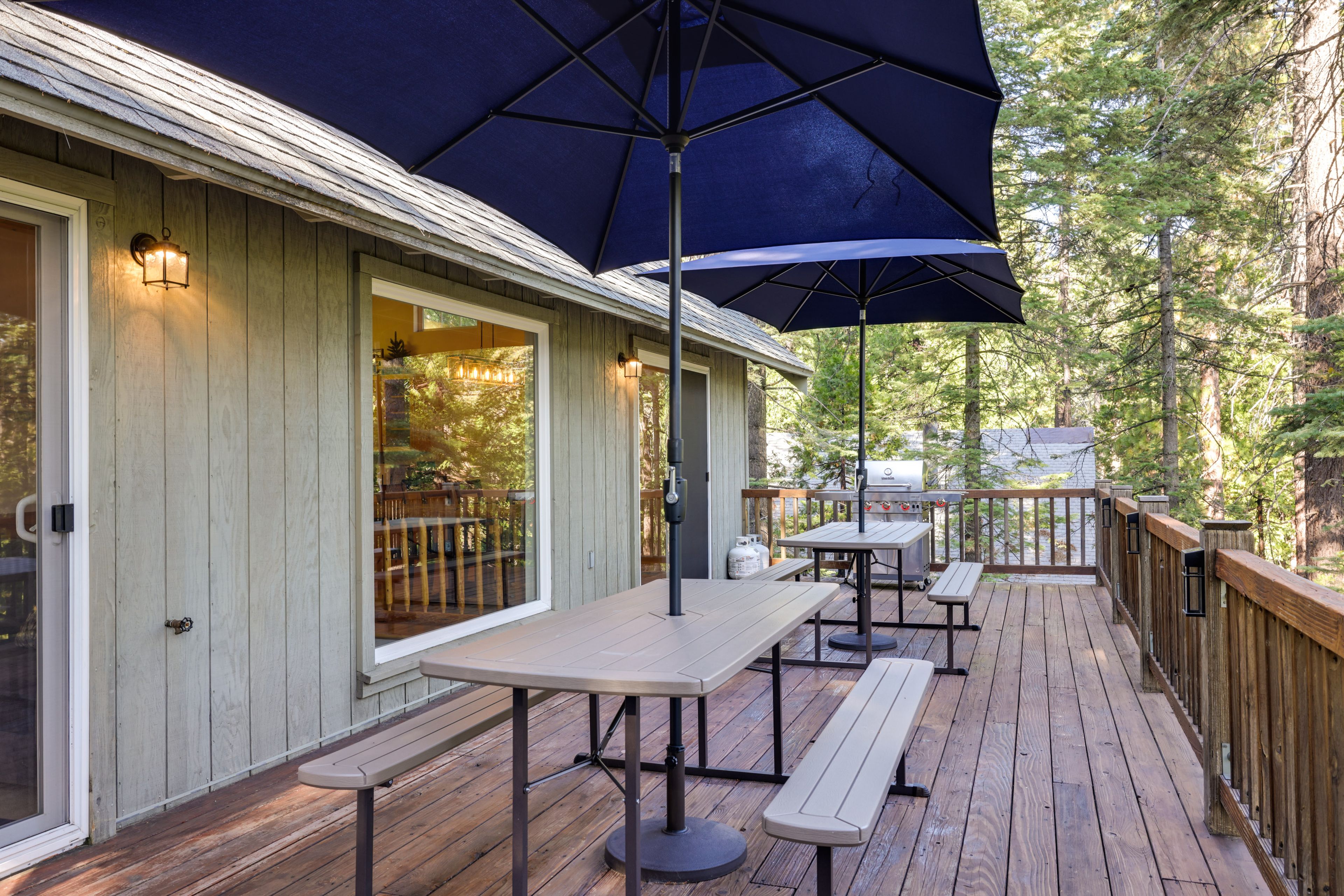 Upper Level Deck | Gas Grill | Dining Tables