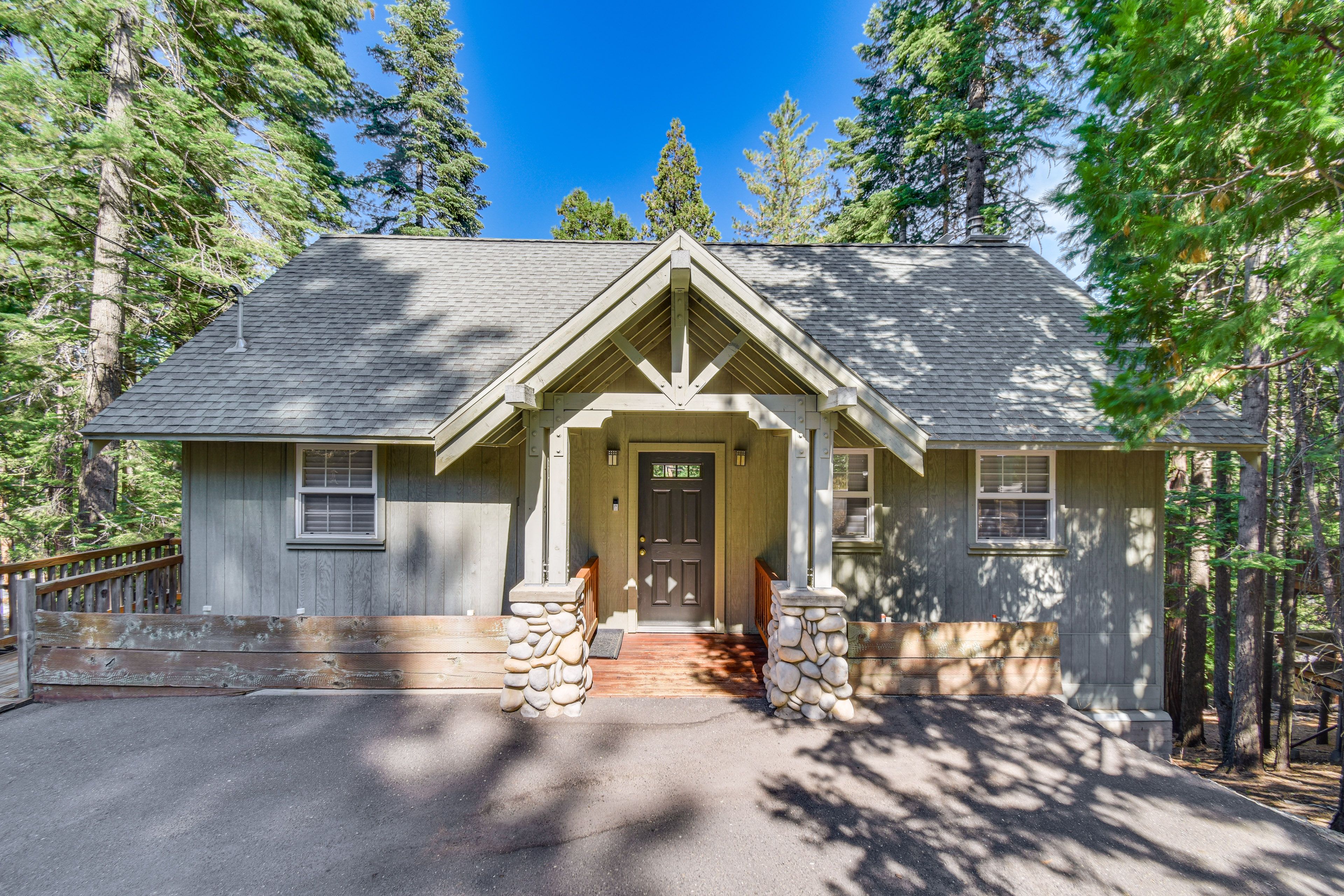 Cabin Entrance | Step-Free Entry | 2 Exterior Security Cameras (Facing Out)