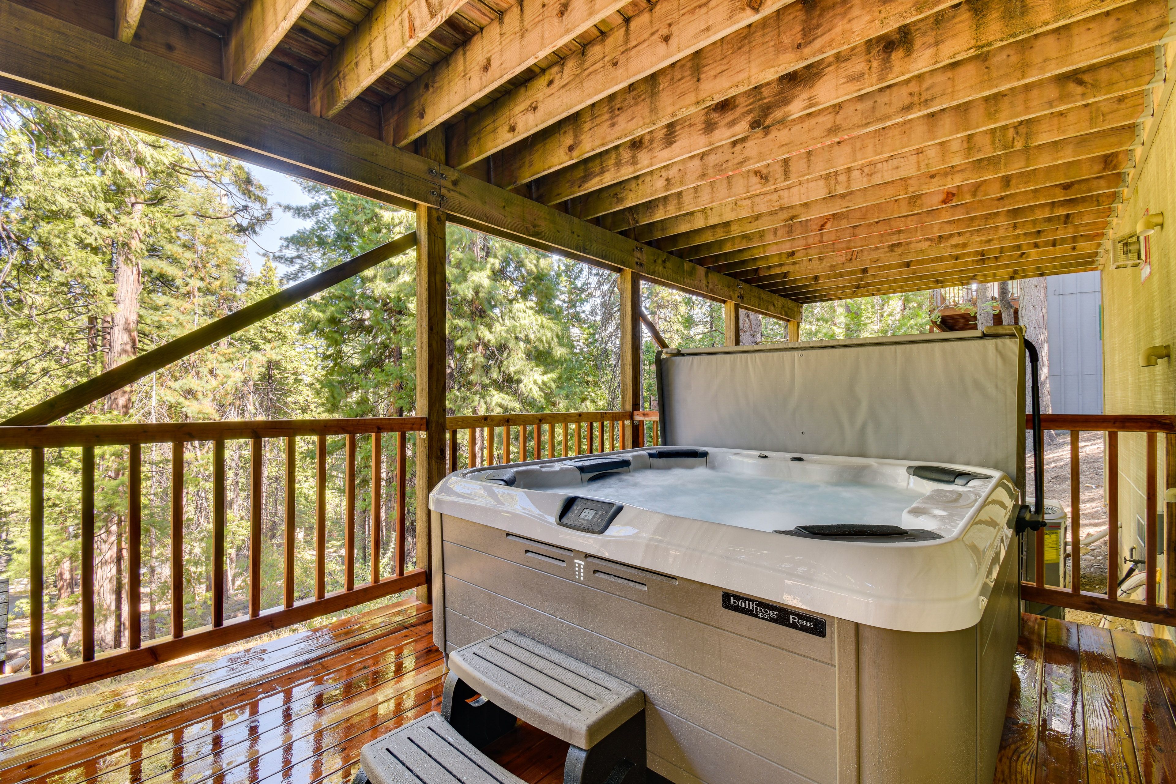 Covered Deck | Hot Tub