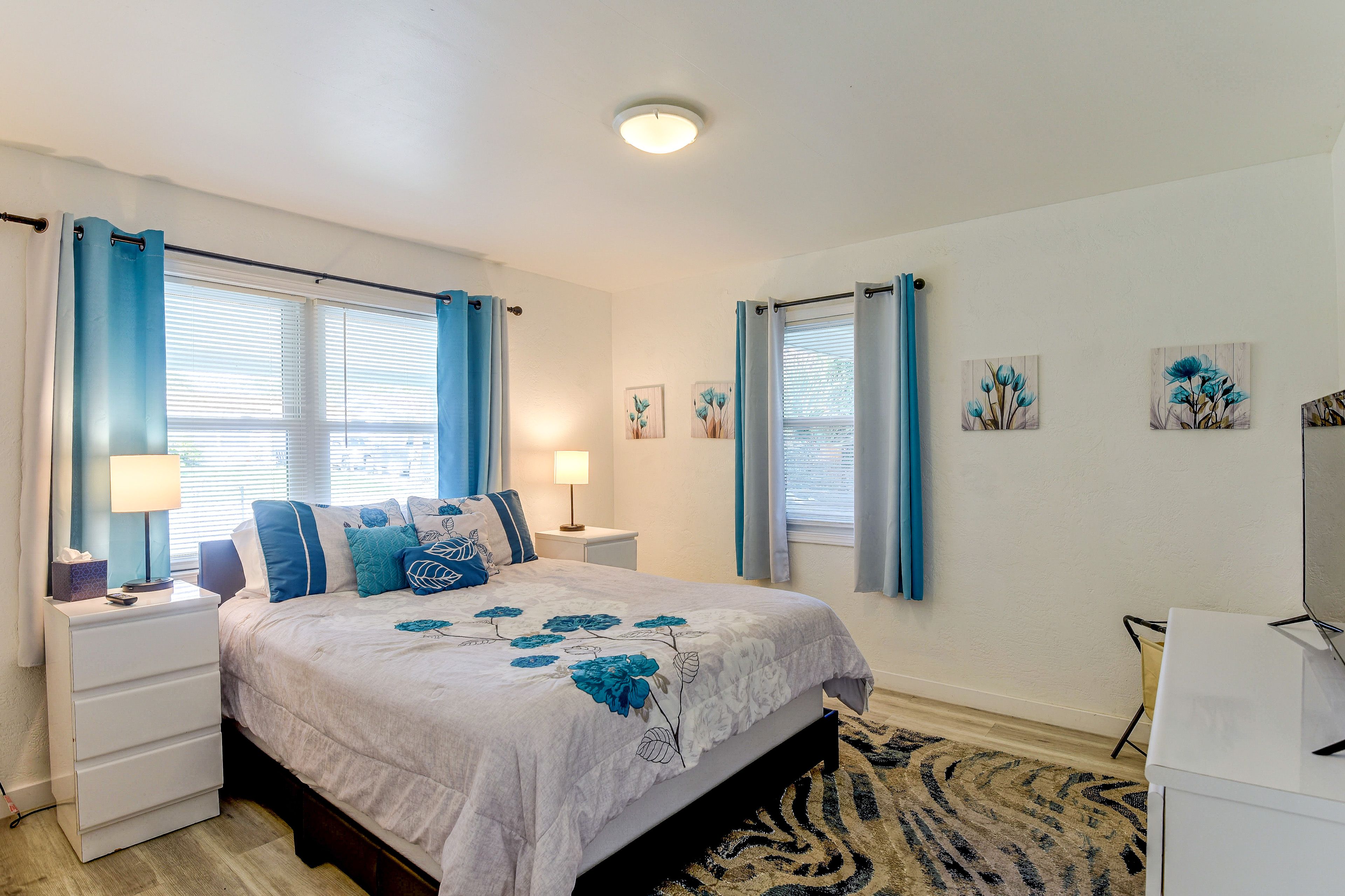 Bedroom 1 | Queen Bed