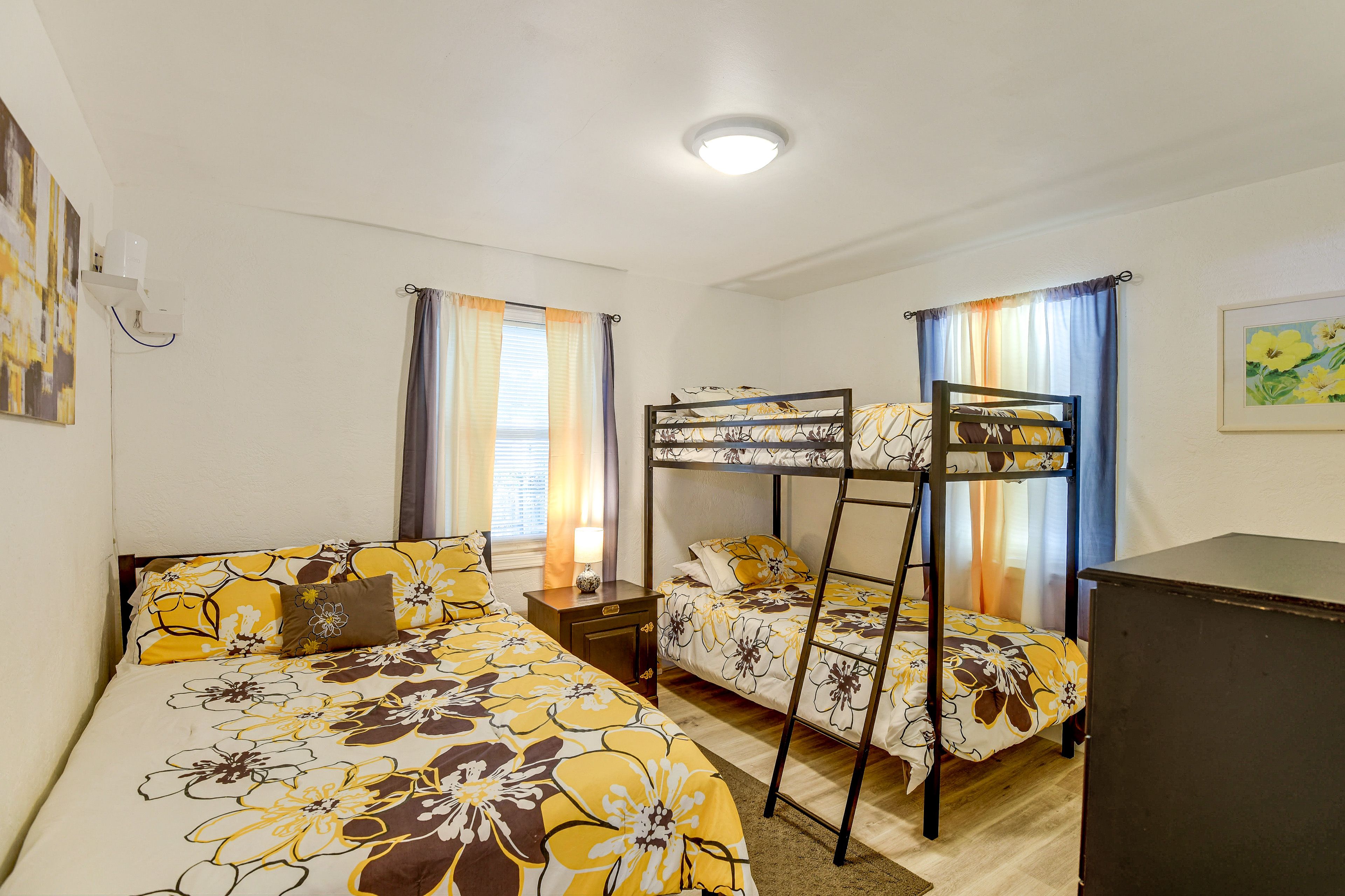 Bedroom 2 | Twin Bunk Bed | Full Bed