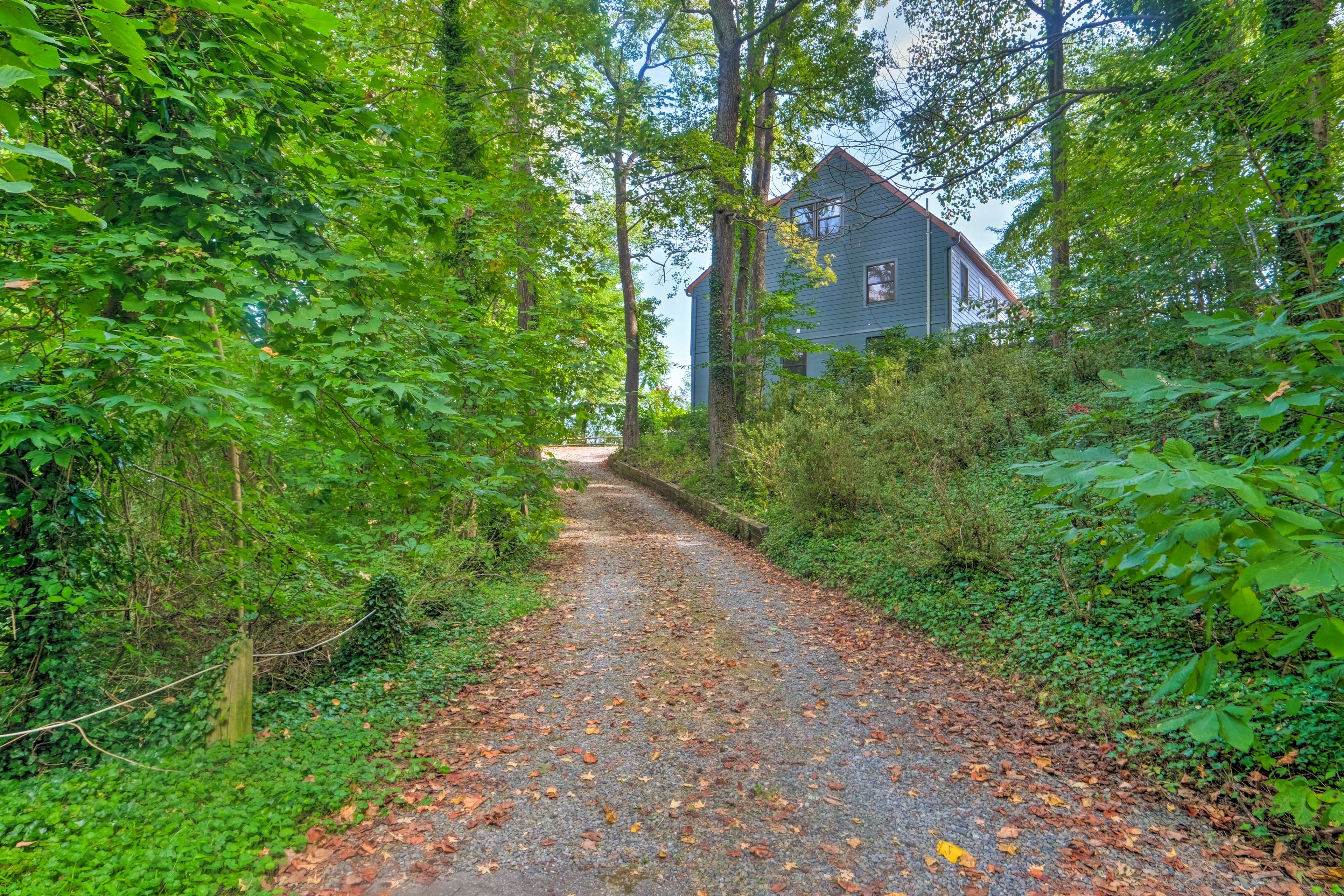 Parking | Gravel Driveway (4 Vehicles)