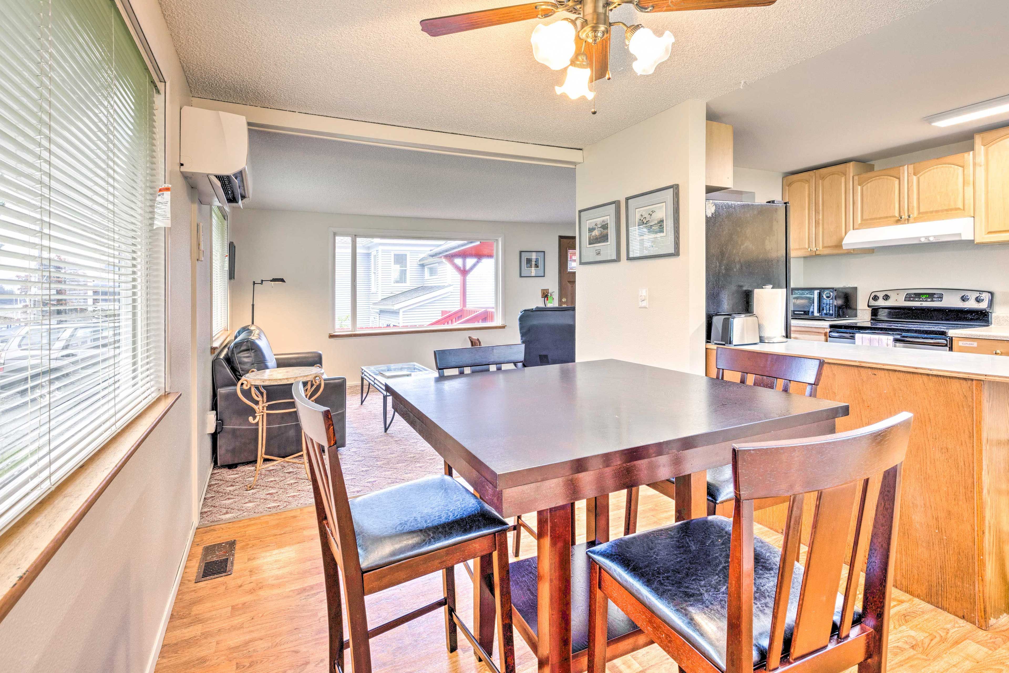 Dining Area | Dishware & Flatware