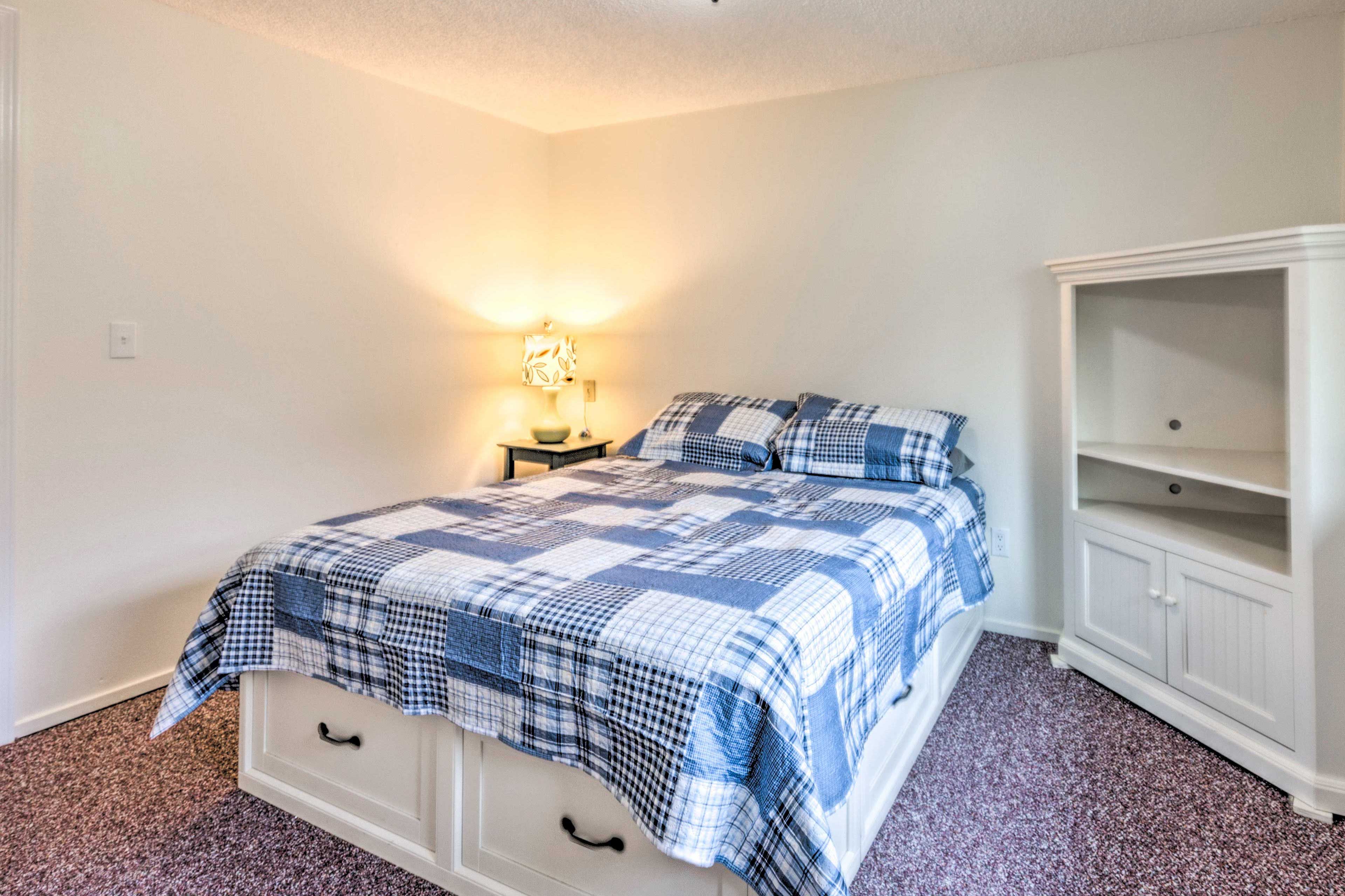 Bedroom 2 | Queen Bed