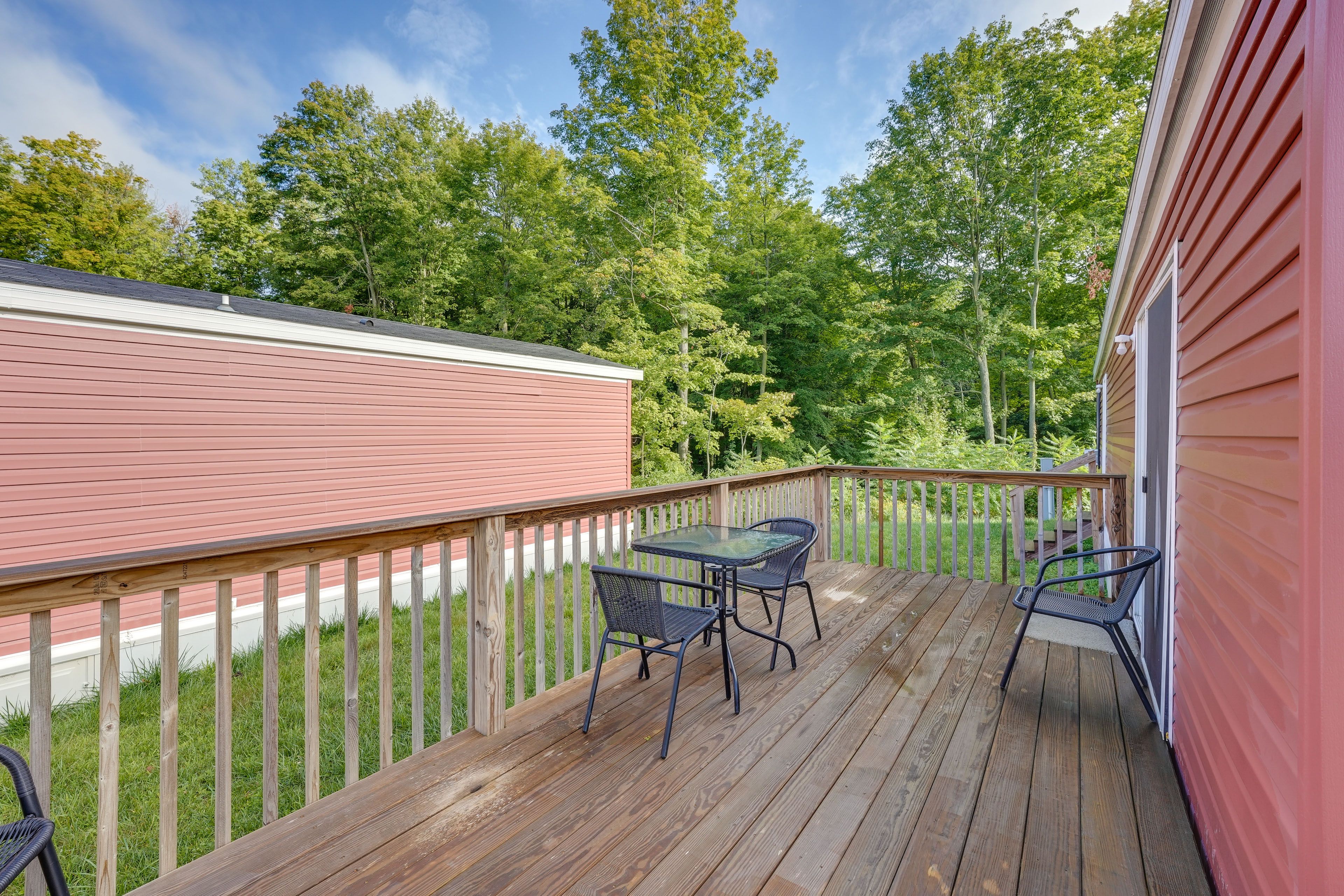 Private Deck | Outdoor Dining Table