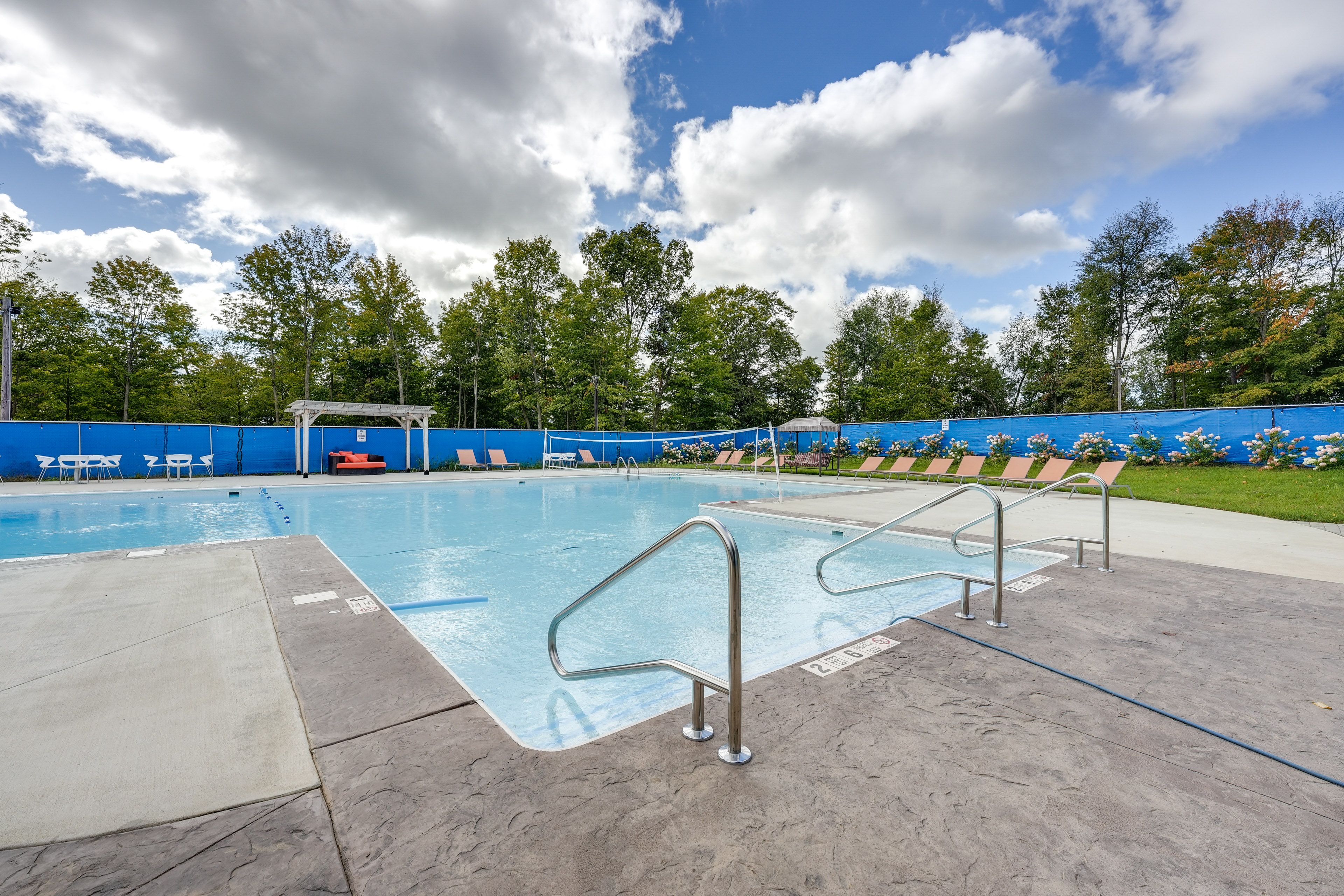 MMW Retreat Community Amenities | Outdoor Pool & Hot Tub