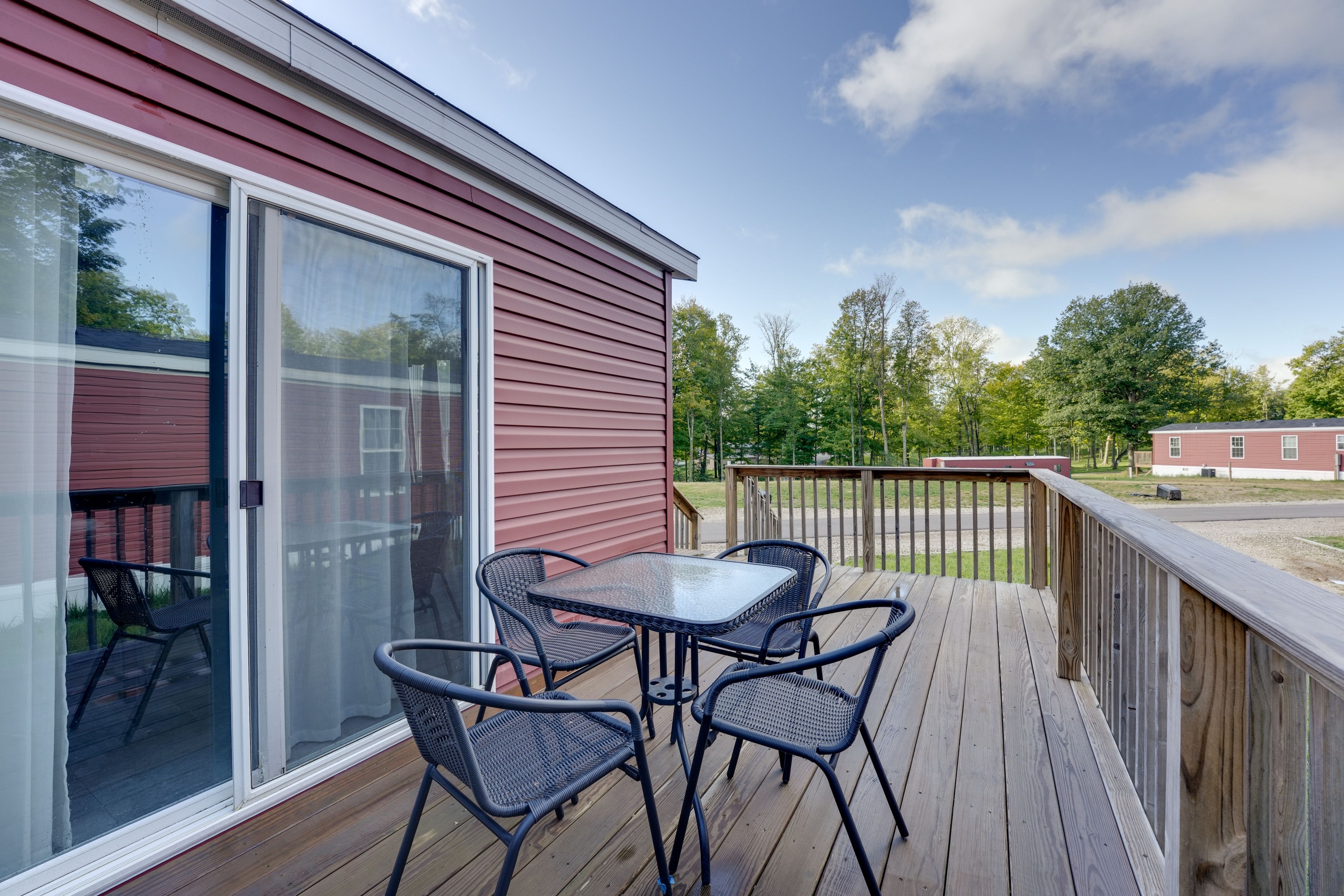 Private Deck | Outdoor Dining Area