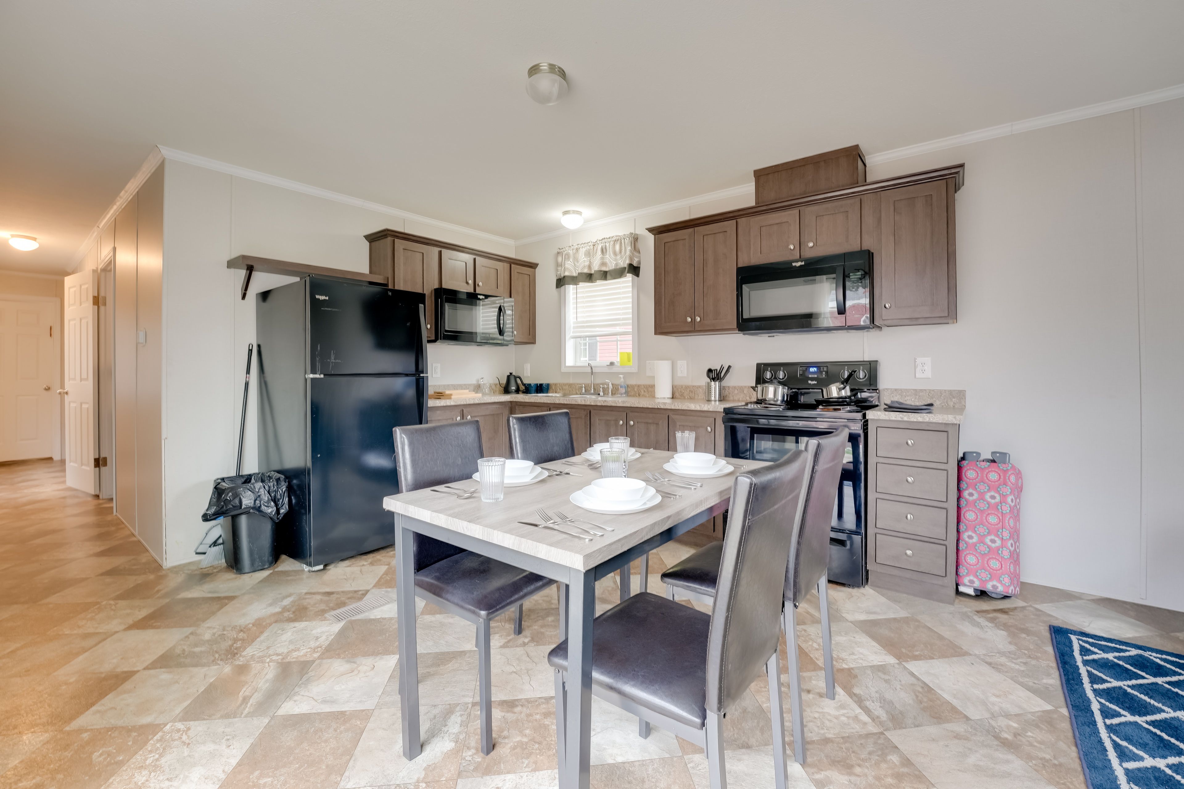 Kitchen & Dining Area | Coffee Maker | Trash Bags & Paper Towels Provided