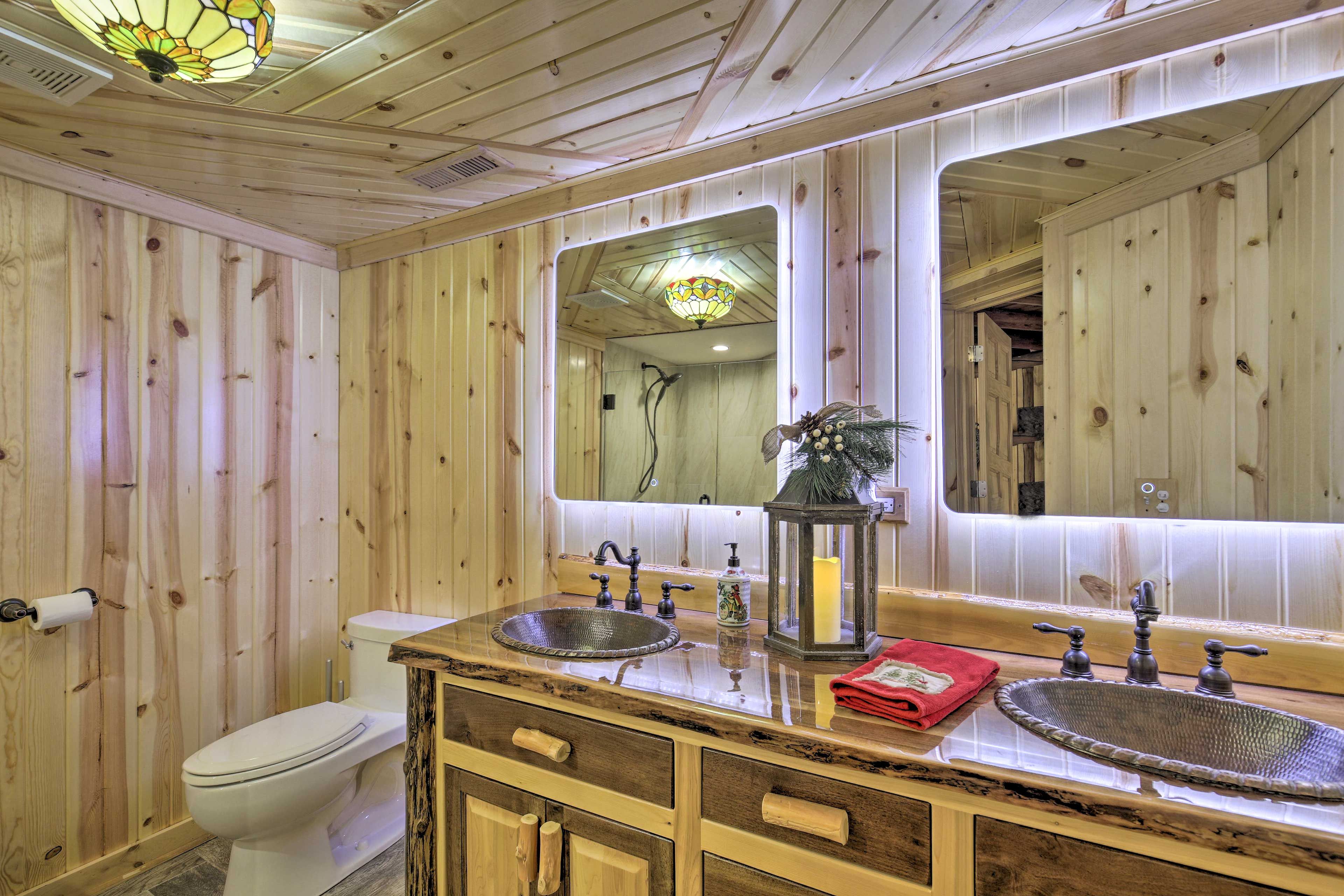 Full Bathroom | Shower | Towels Provided