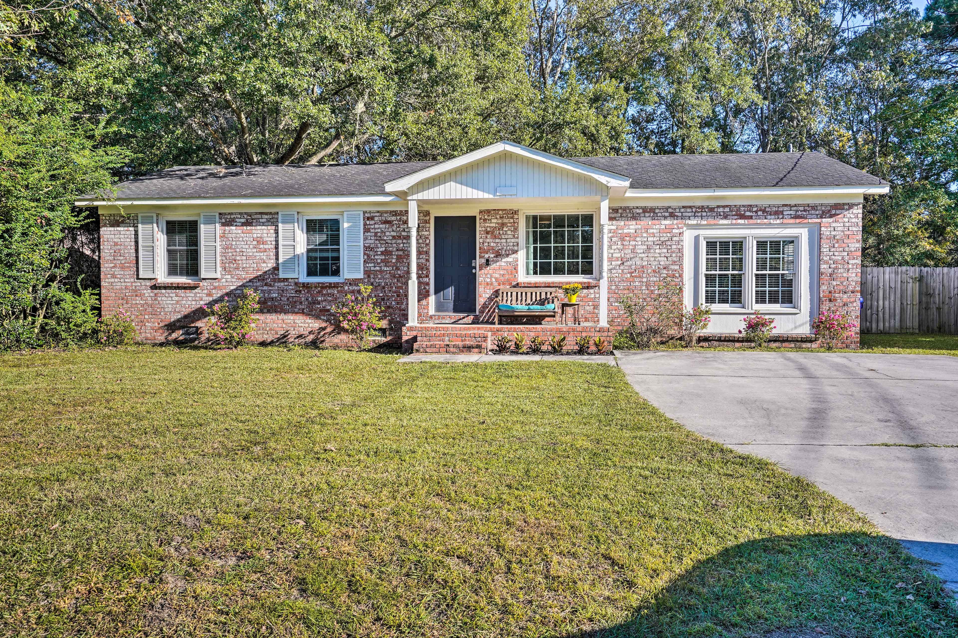 Property Exterior | Driveway (2 Vehicles) | Free Street Parking
