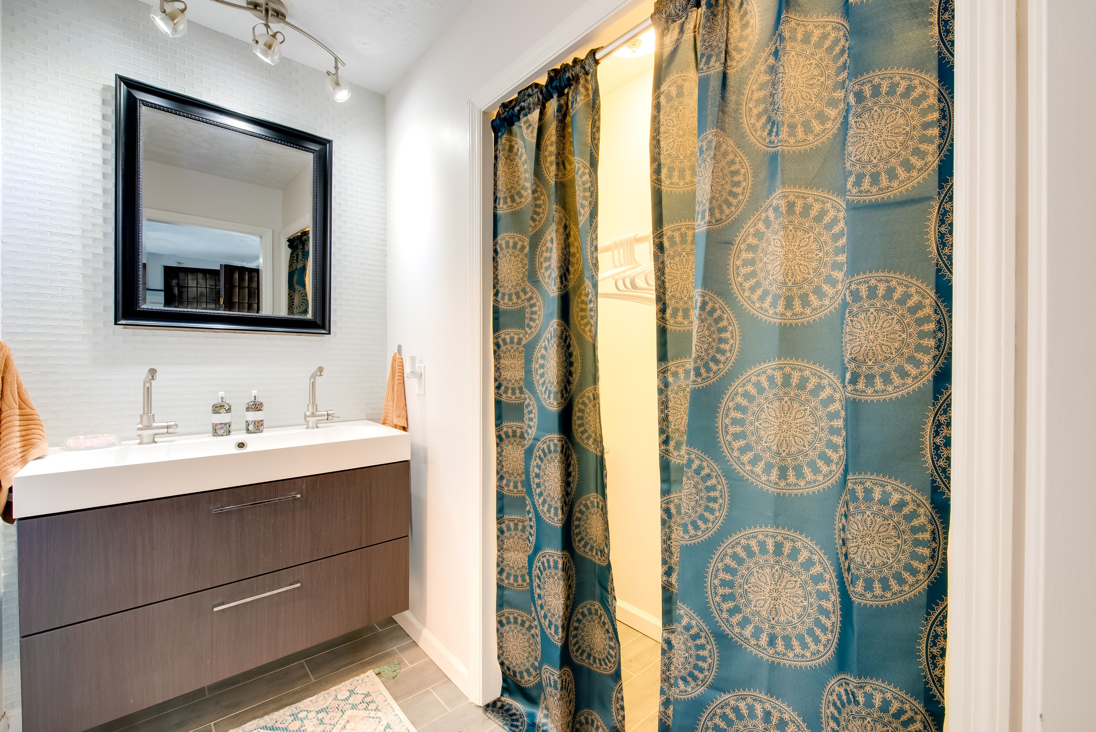 En-Suite Bathroom | Complimentary Toiletries | Towels Provided